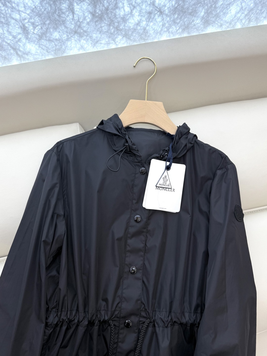 MN059#新款防晒服。
Moncler 最新款短款 防晒外套 米色 黑色 0-1-2 码 