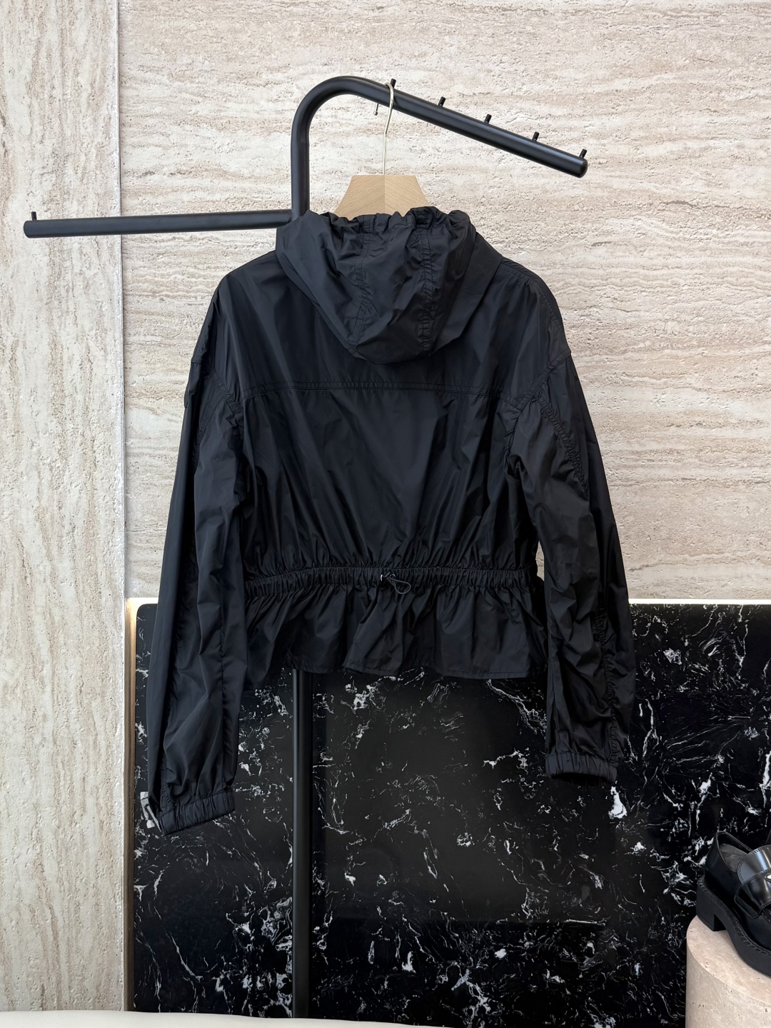 MN060#新款防晒服。
Moncler 最新款短款 防晒外套 米色 粉色 黑色 0-1-2 码 