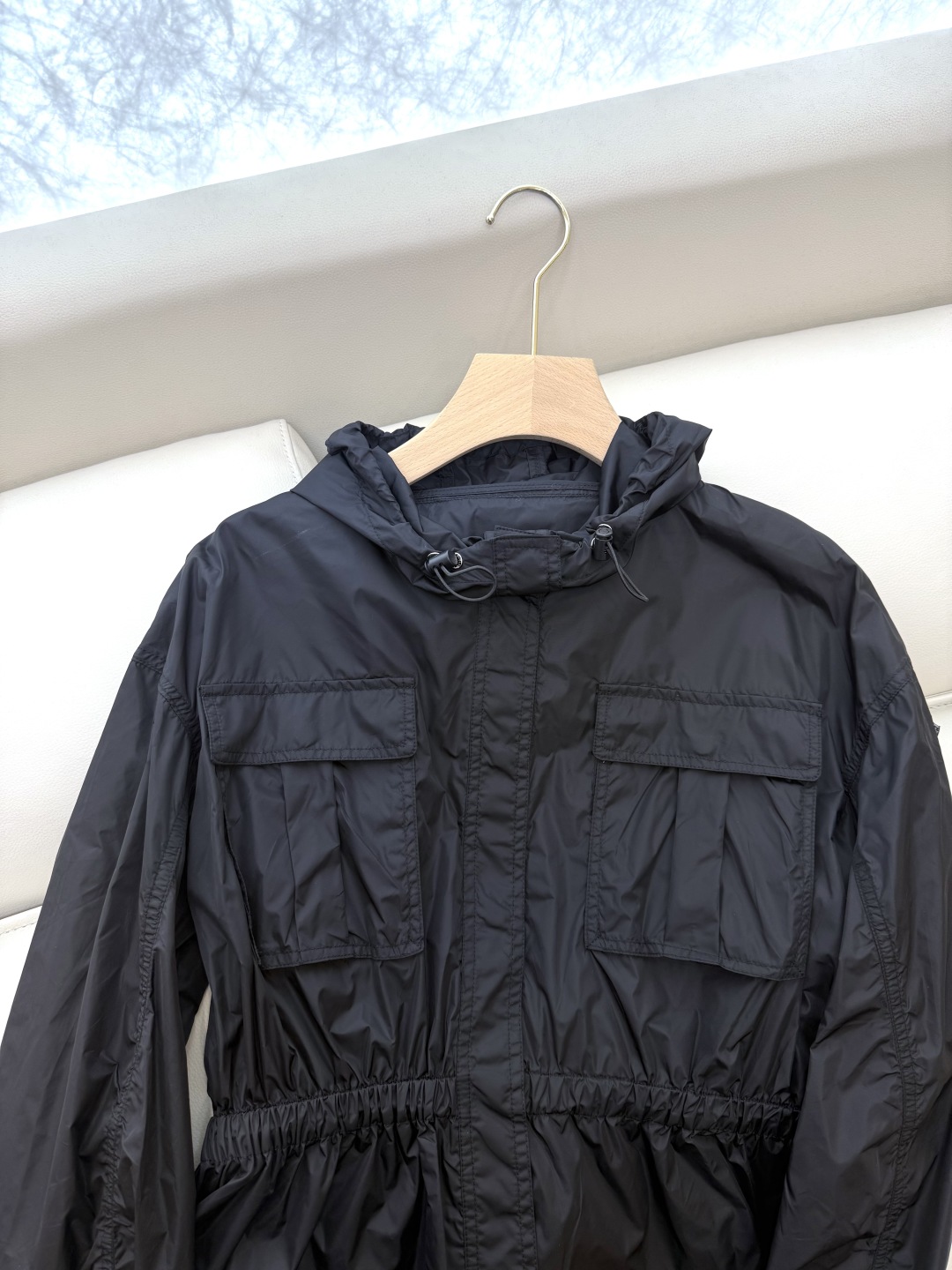 MN060#新款防晒服。
Moncler 最新款短款 防晒外套 米色 粉色 黑色 0-1-2 码 