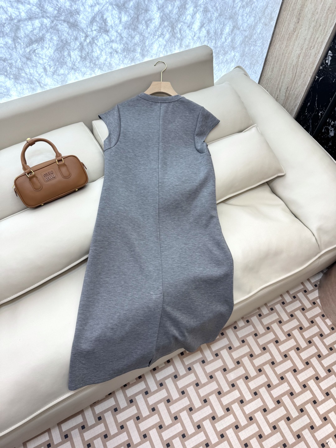 ZY013#新款连衣裙。
Dior 小蜜蜂绣花 无袖连衣裙 黑色 灰色SMLXL
