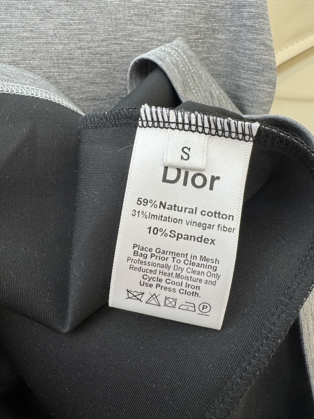 ZY013#新款连衣裙。
Dior 小蜜蜂绣花 无袖连衣裙 黑色 灰色SMLXL