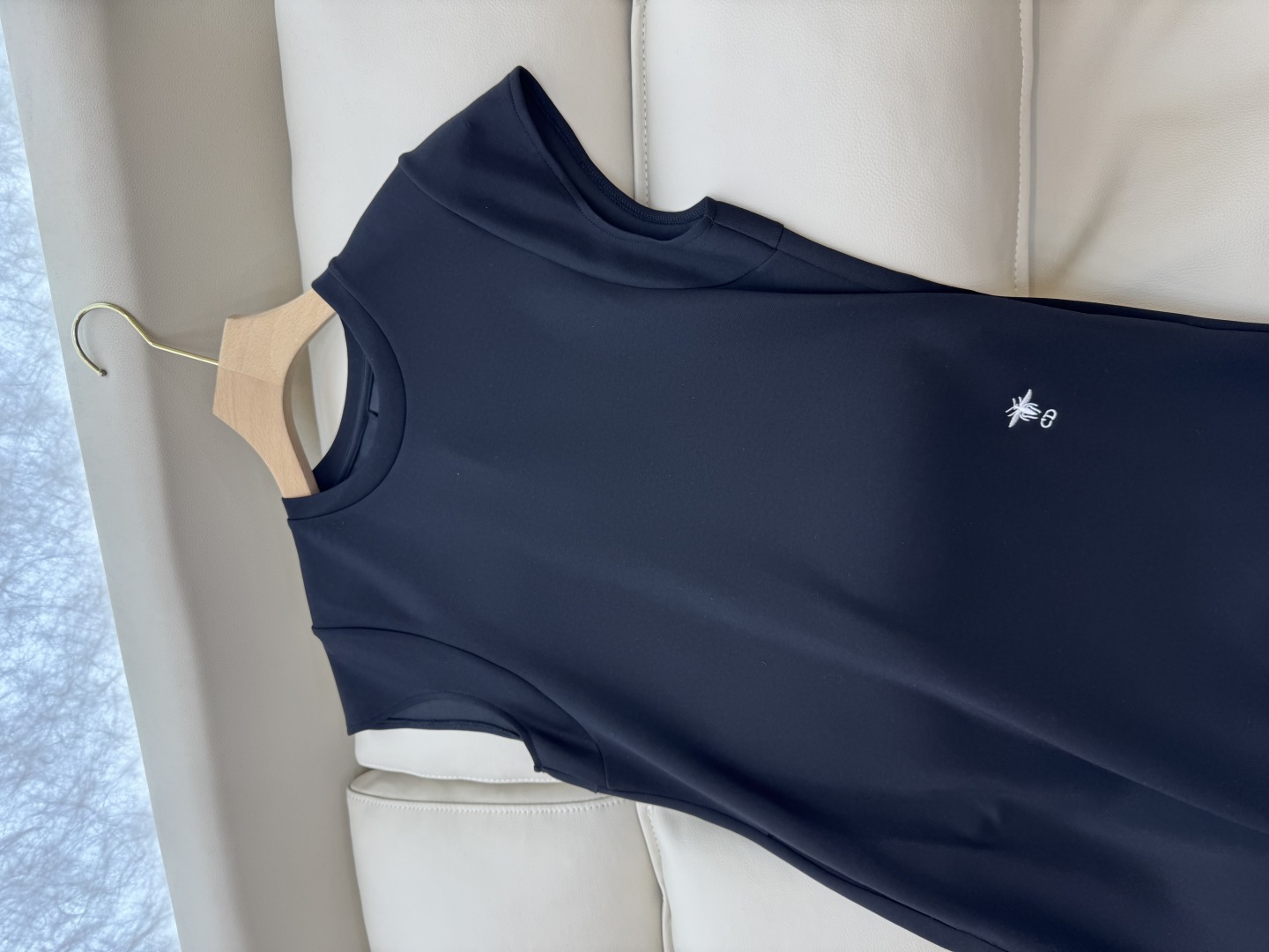 ZY013#新款连衣裙。
Dior 小蜜蜂绣花 无袖连衣裙 黑色 灰色SMLXL