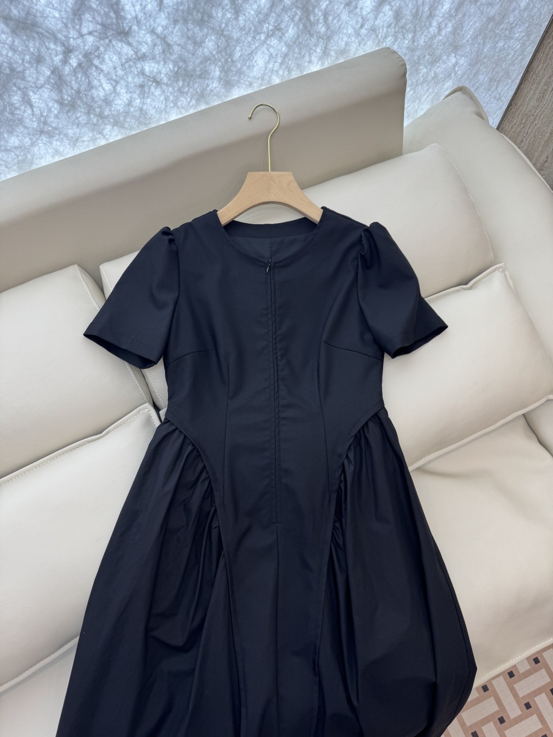 ZY016#新款连衣裙。
Dior 超修身长裙 短袖连衣裙 黑色 白色 SML