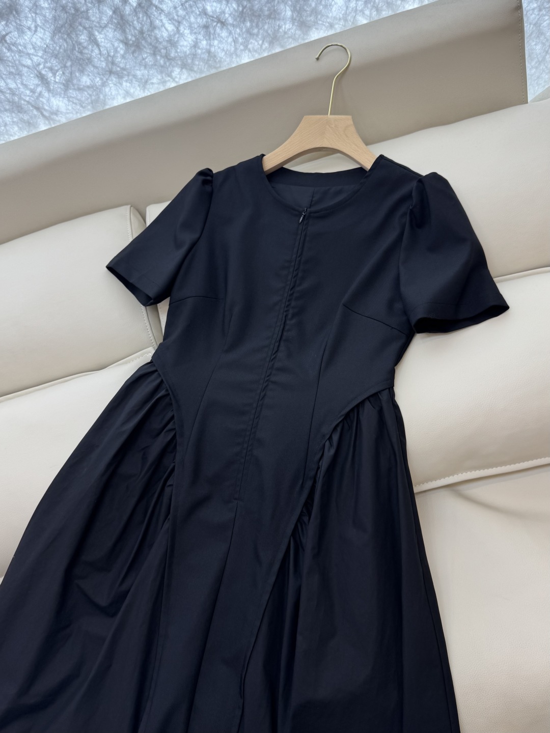ZY016#新款连衣裙。
Dior 超修身长裙 短袖连衣裙 黑色 白色 SML