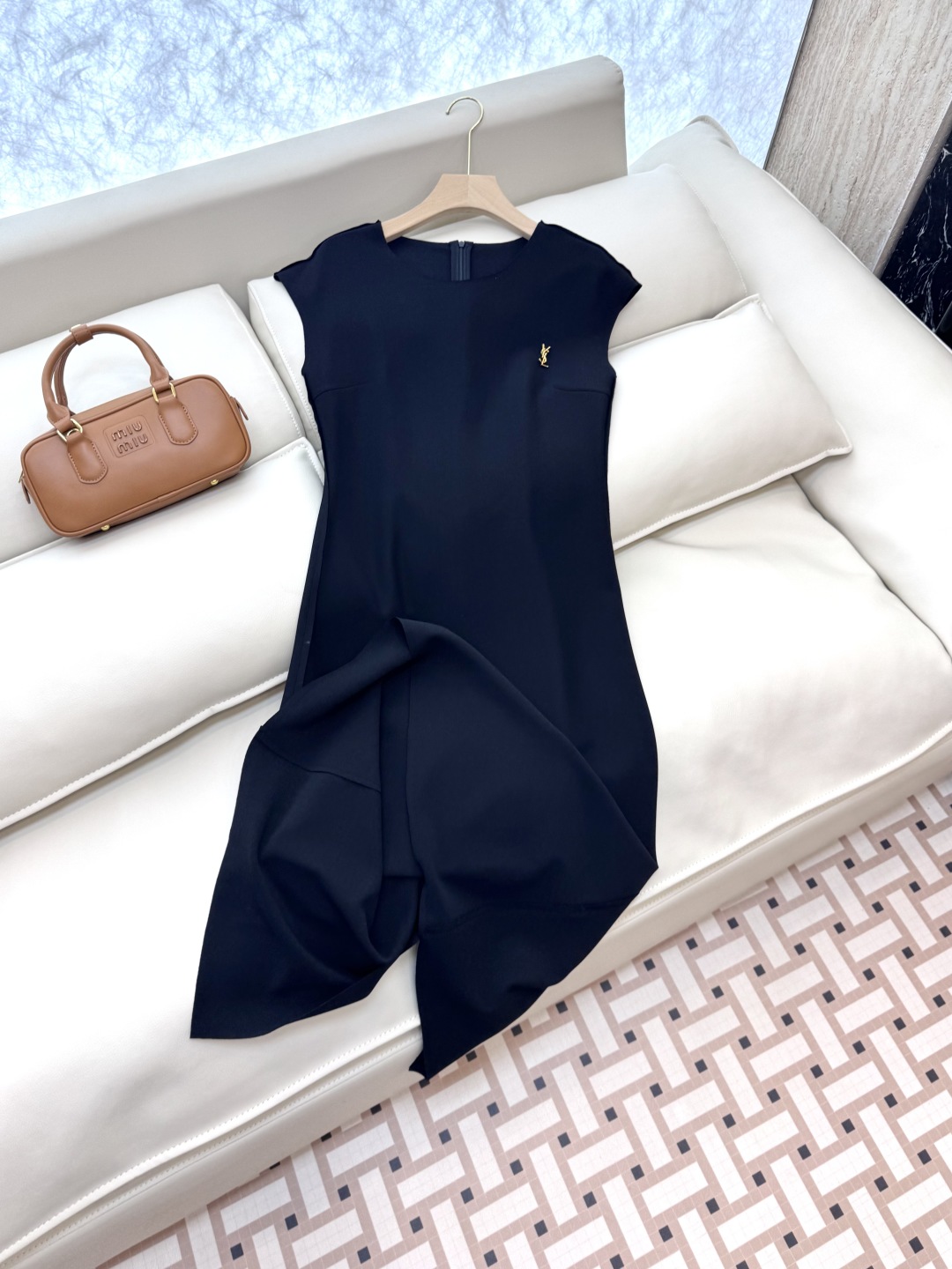 ZY017#新款连衣裙。
YSL 超级显瘦 无袖连衣裙 黑色  咖色 SMLXL
