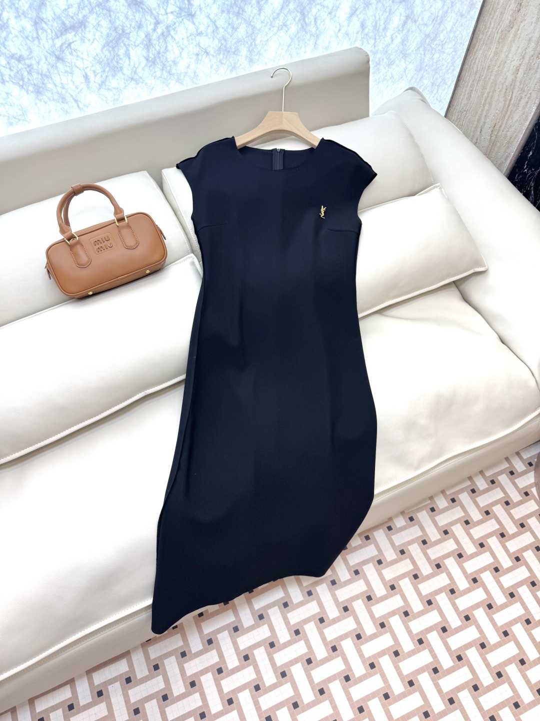 ZY017#新款连衣裙。
YSL 超级显瘦 无袖连衣裙 黑色  咖色 SMLXL