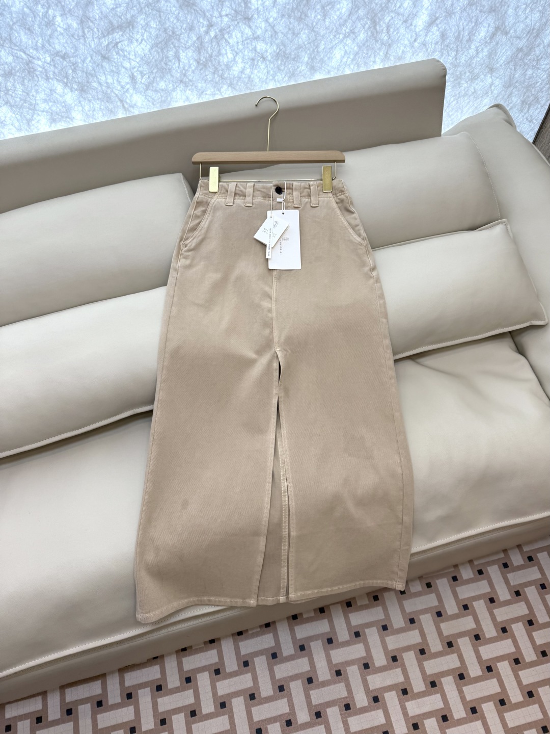 PZ018#新款半裙。
BC 高开衩 高品质 柔暖弹力牛仔棉 牛仔半裙 杏色 36/38/40/42/4