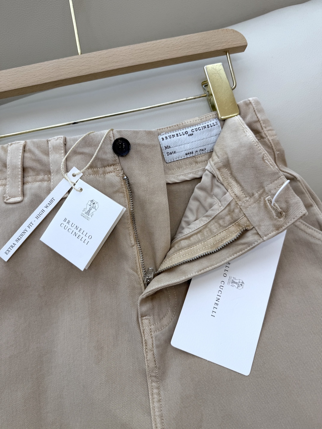 PZ018#新款半裙。
BC 高开衩 高品质 柔暖弹力牛仔棉 牛仔半裙 杏色 36/38/40/42/4