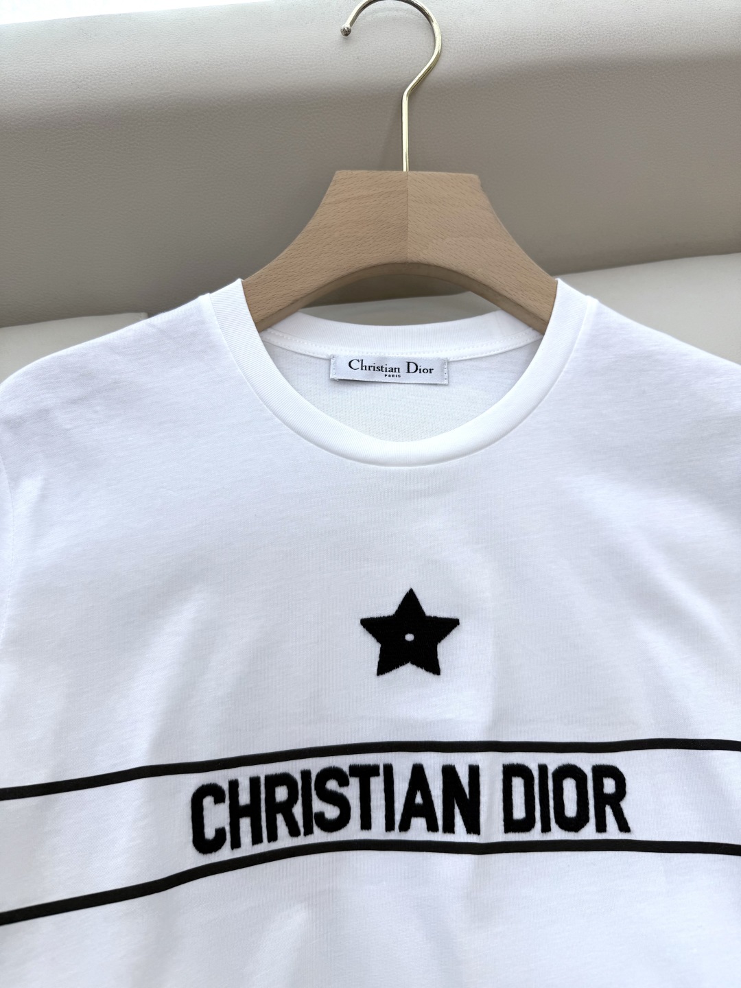 T027#特价T恤⚠️特价‼️
dior 刺绣字母 短袖T恤 白色 SML