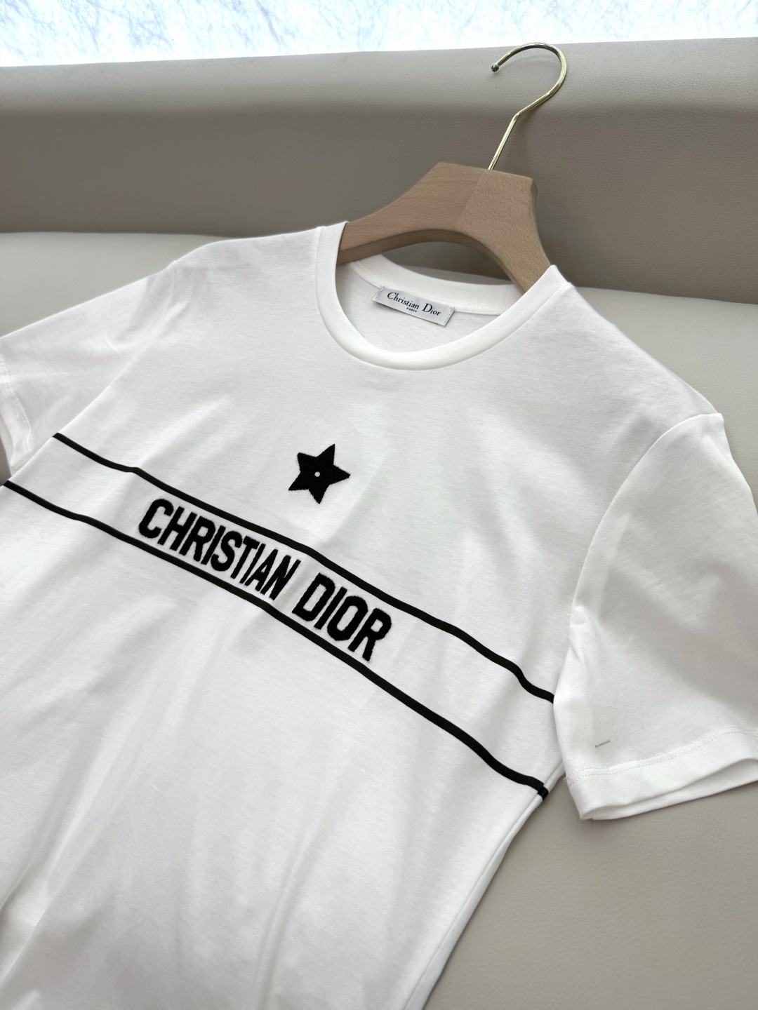 T027#特价T恤⚠️特价‼️
dior 刺绣字母 短袖T恤 白色 SML