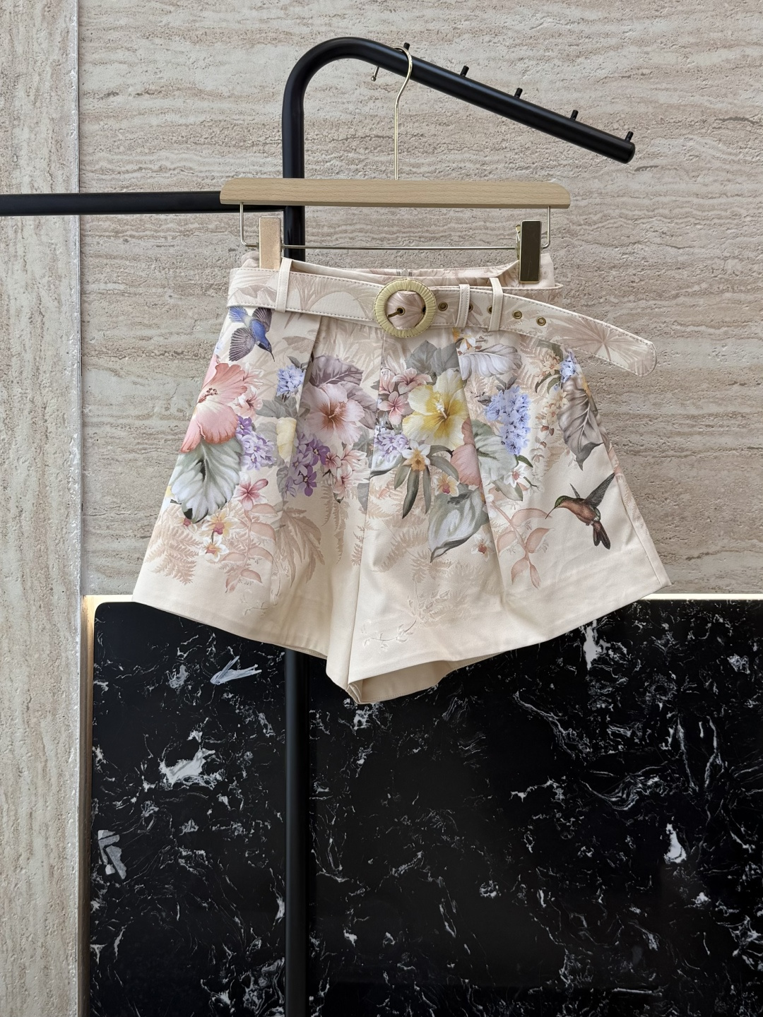 NO:956573,BS730# New style shorts, non-returnable, non-exchangeable, Zimm holiday style, positioning printed belt shorts, size 0-1-2-3,,shorts,19860909BS730#新款短裤不退不换 Zimm 度假风 定位印花配腰带 短裤 0-1-2-3 码,,shorts,,Women's clothing