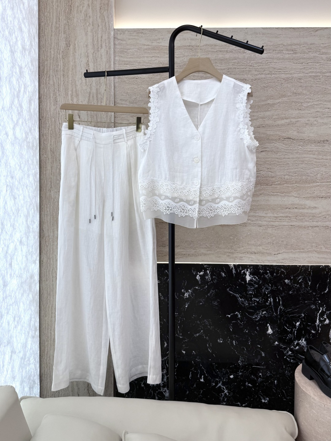 NO:332010,YM035# new suit zim vacation style water-soluble lace embroidery ramie sleeveless top trousers suit white pink yellow SMLXL,,alexander wang19860909YM035#新款套装 zim 度假风 水溶蕾丝绣花 苎麻 无袖上衣长裤 套装 白色 粉色 黄色 SMLXL,,alexander wang,Women's clothing