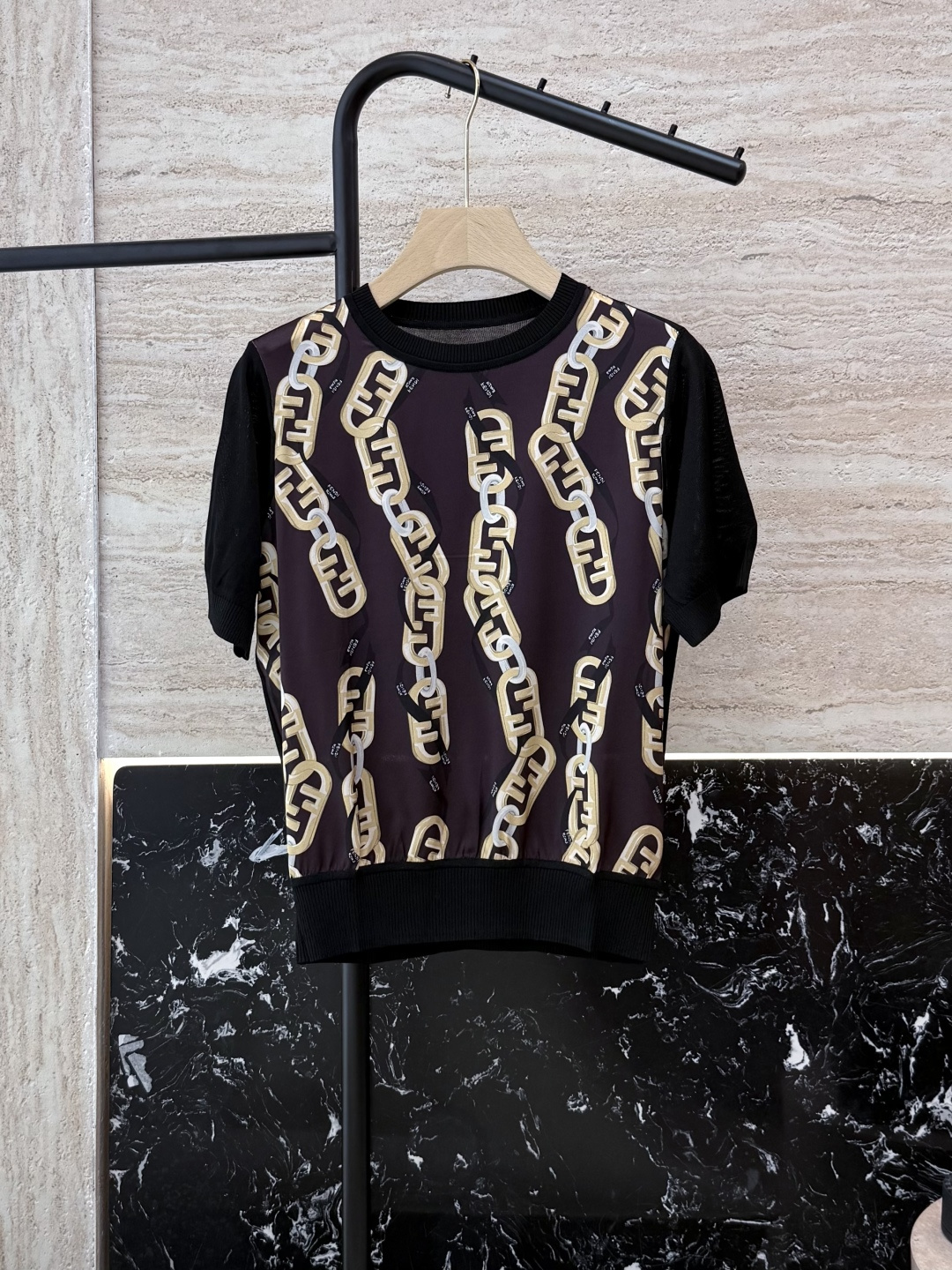 NO:331992,AD020# new knitted sweater Fendi silk chain printed spliced ​​silk knitted short-sleeved top MLXLXXL,,fendi,T-shirt,real silk,alexander wang19860909AD020#新款针织衫 Fendi 真丝 链条印花拼接丝针织短袖上衣 MLXLXXL,,fendi,T-shirt,real silk,alexander wang,Women's clothing