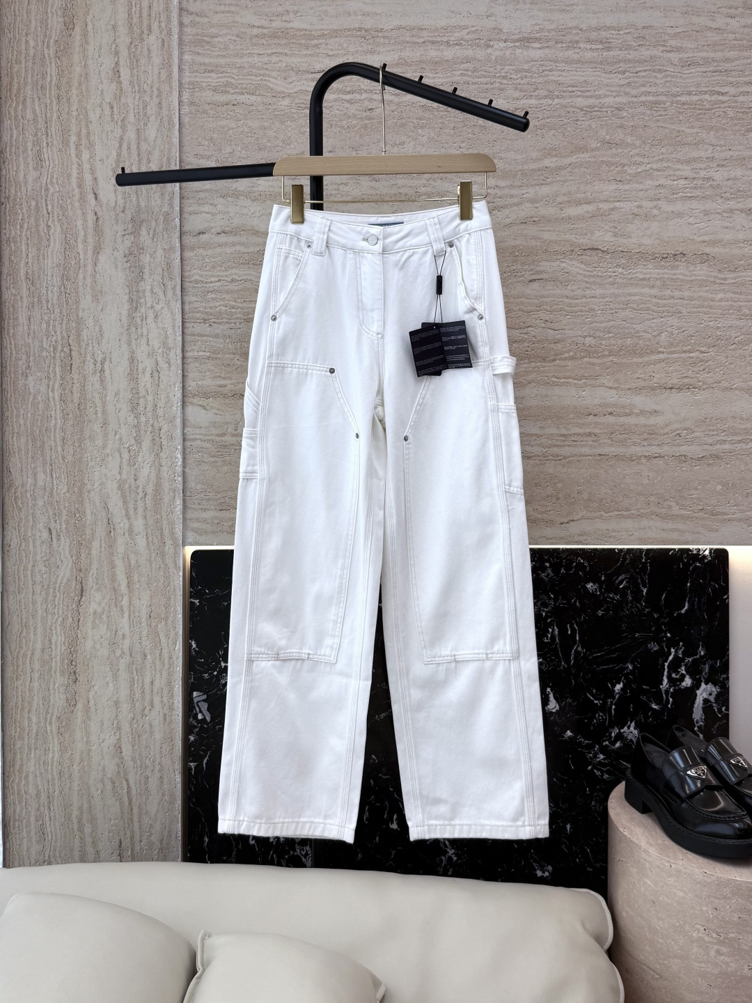 NO:333960,AD039# new style jeans PR triangle label hot style loose wide-leg pants jeans white 26/27/28/29/30,,jeans,alexander wang19860909AD039#新款牛仔裤 PR 三角标 爆款 宽松阔腿裤 牛仔长裤 白色 26/27/28/29/30,,jeans,alexander wang,Women's clothing