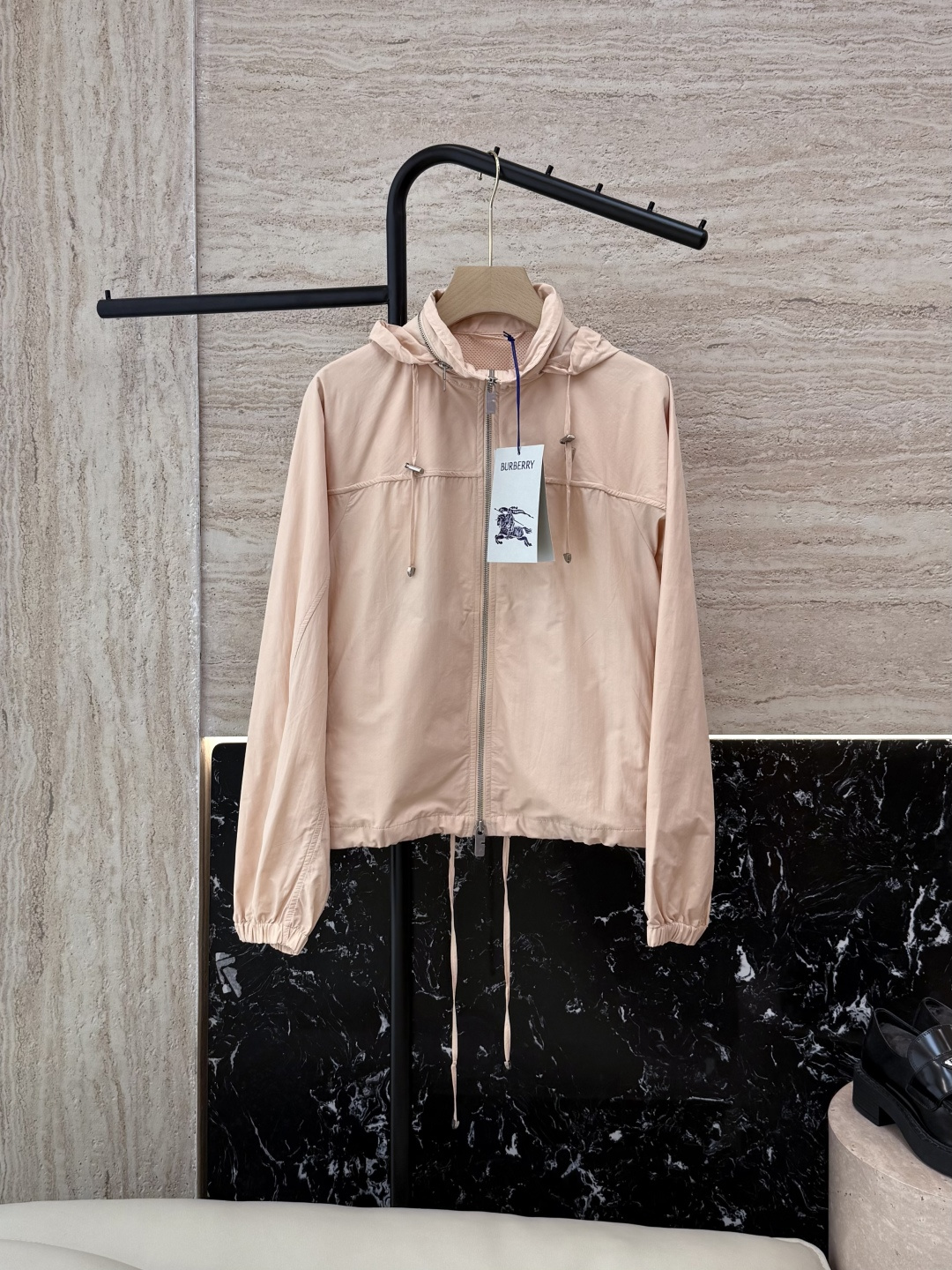 NO:333978,QG102# new jacket Burberry long-sleeved sunscreen storage hat Zipper long-sleeved jacket Apricot pink Black SML, burberry, burberry, jackets & coats,hats,alexander wang19860909QG102#新款外套 Bur 巴宝莉 长袖防晒衣 收纳帽 拉链款长袖外套 杏粉色 黑色 SML,,burberry,burberry,jackets & coats,hats,alexander wang,Women's clothing