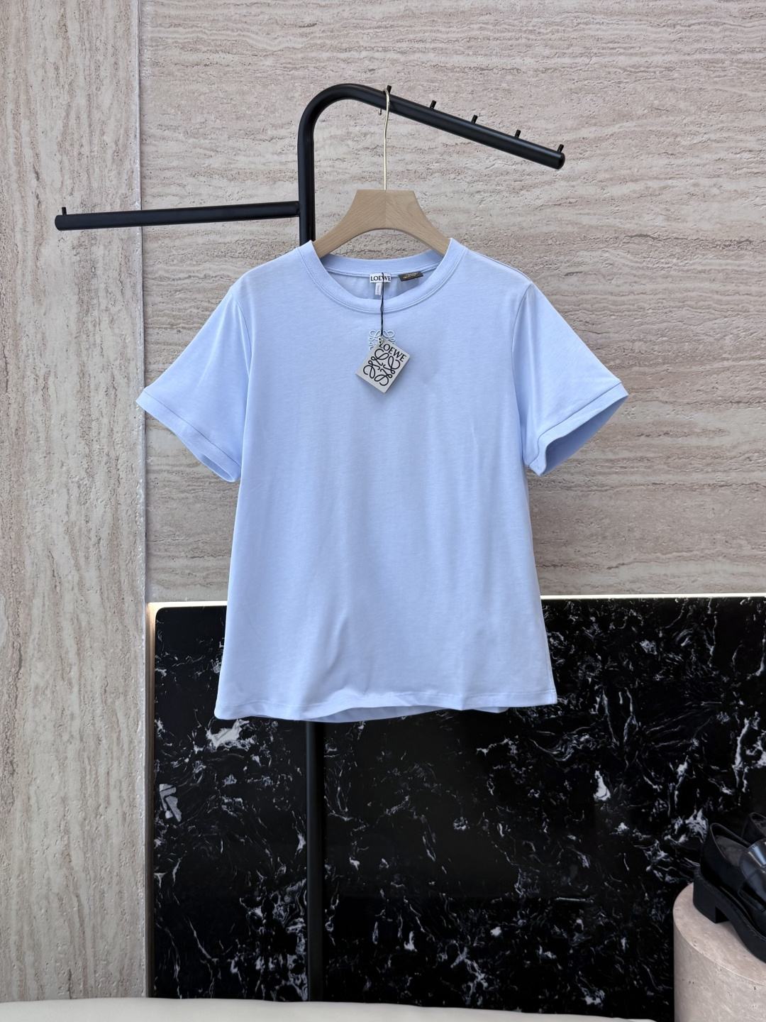 NO:334365,QG103# new T-shirt loewe latest model back hollow embroidered lace short-sleeved T-shirt navy blue light blue white SML,,loewe,T-shirt,tees,t-shirt,alexander wang19860909QG103#新款T恤 loewe 最新款 后背镂空绣花蕾丝短袖 T恤 藏蓝色浅蓝色 白色 SML,,loewe,T-shirt,tees，t-shirt,alexander wang,Women's clothing