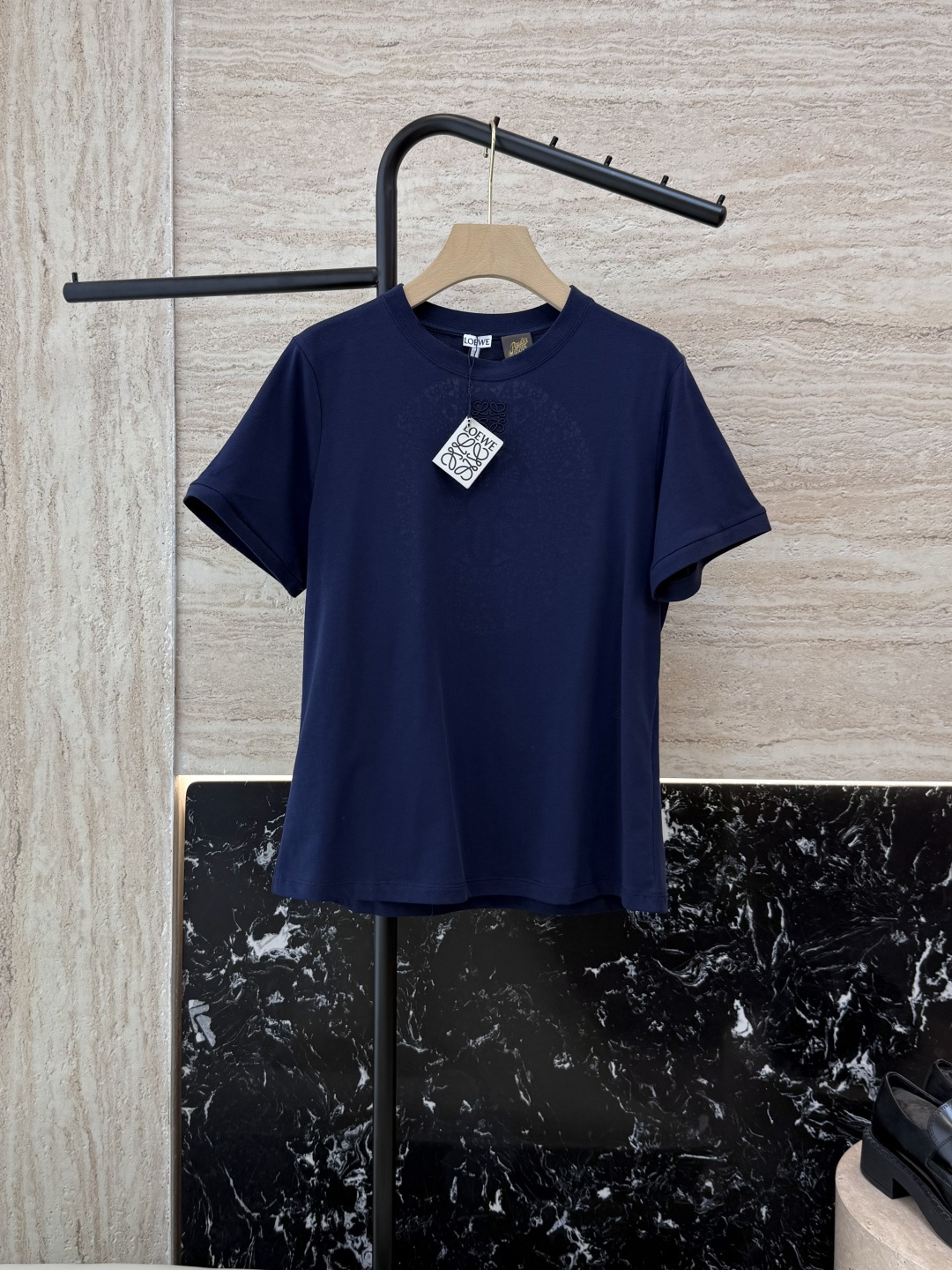 NO:334359,QG103# new T-shirt loewe latest model back hollow embroidered lace short-sleeved T-shirt navy blue light blue white SML,,loewe,T-shirt,tees,t-shirt,alexander wang19860909QG103#新款T恤 loewe 最新款 后背镂空绣花蕾丝短袖 T恤 藏蓝色浅蓝色 白色 SML,,loewe,T-shirt,tees，t-shirt,alexander wang,Women's clothing
