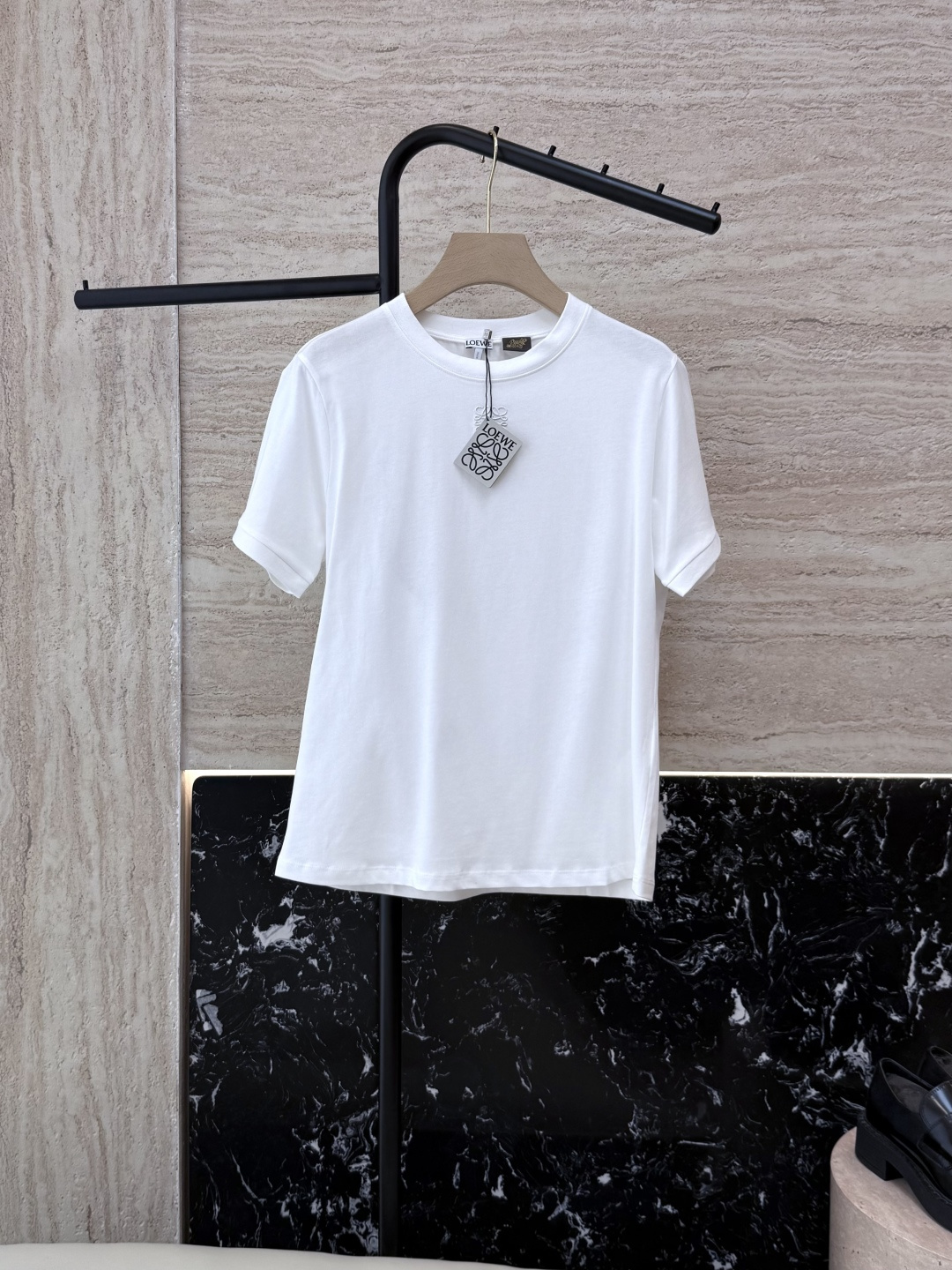 NO:334371,QG103# new T-shirt loewe latest model back hollow embroidered lace short-sleeved T-shirt navy blue light blue white SML,,loewe,T-shirt,tees,t-shirt,alexander wang19860909QG103#新款T恤 loewe 最新款 后背镂空绣花蕾丝短袖 T恤 藏蓝色浅蓝色 白色 SML,,loewe,T-shirt,tees，t-shirt,alexander wang,Women's clothing