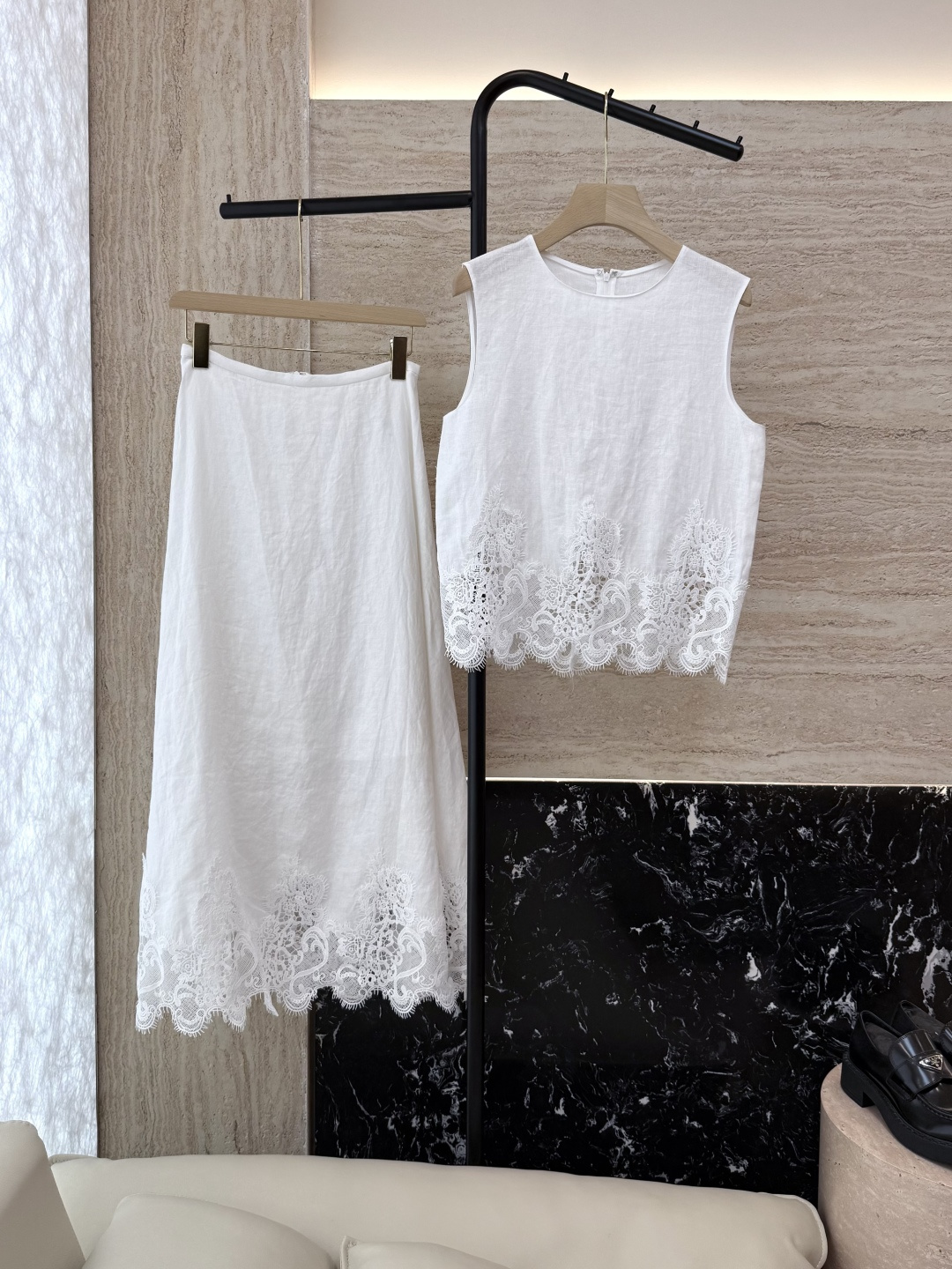 NO:334389,YM046# new suit zimm linen embroidered lace sleeveless top long skirt suit white pink purple SMLXL,,skirts,alexander wang19860909YM046#新款套装 zimm 亚麻 绣花蕾丝 无袖上衣长半裙 套装 白色 桃红色 紫色 SMLXL,,skirts,alexander wang,Women's clothing