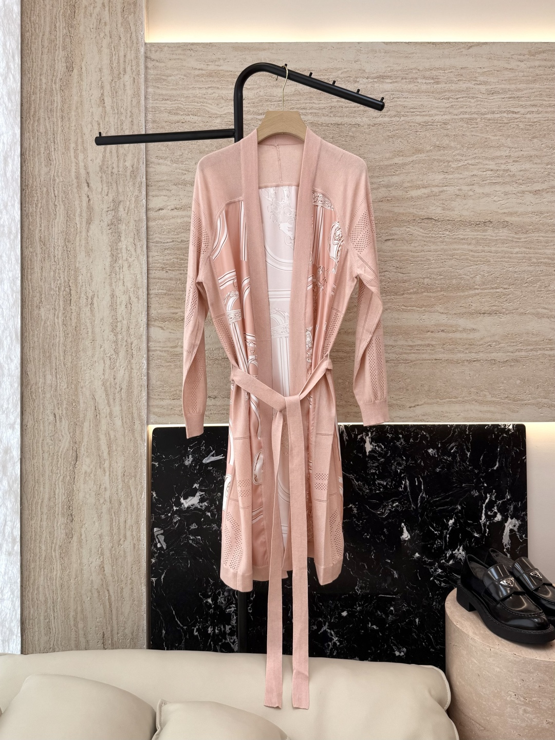 NO:409812,H325041# new wool knit H home Hermes positioning print Twill silk wool knitted long cardigan black pink MLXL,,hermes,real silk,alexander wang19860909H325041#新款羊毛针织 H家爱马仕 定位印花 斜纹真丝拼羊毛针织长开衫 黑色 粉色 MLXL,,hermes,real silk,alexander wang,Women's clothing