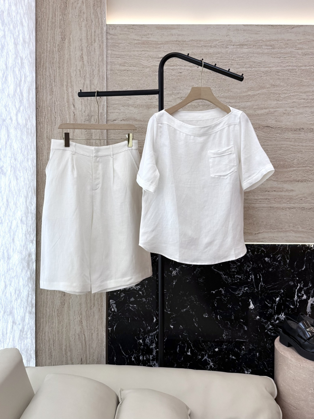 NO:411955,MY080# new suit LP one-shoulder linen short-sleeved top cropped trousers set Navy blue white MLXL,,loro piana,T-shirt,alexander wang19860909MY080#新款套装 LP 一字肩 亚麻 短袖上衣 七分裤 套装 藏青色 白色 MLXL,,loro piana,T-shirt,alexander wang,Women's clothing