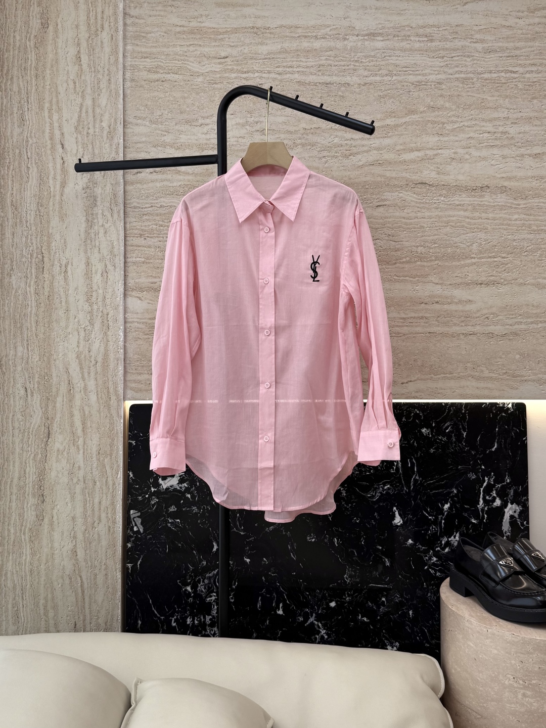 CY056#新款衬衫。
YSL 字母绣花 长袖防晒100% 苎麻长袖衬衫 四色 SML