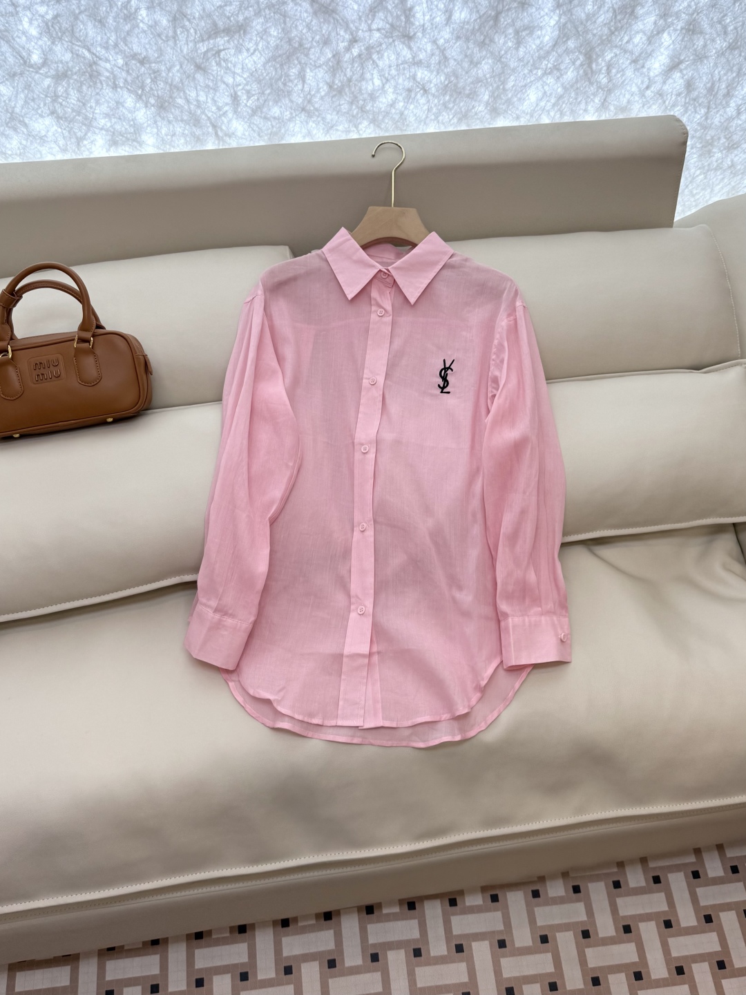 CY056#新款衬衫。
YSL 字母绣花 长袖防晒100% 苎麻长袖衬衫 四色 SML