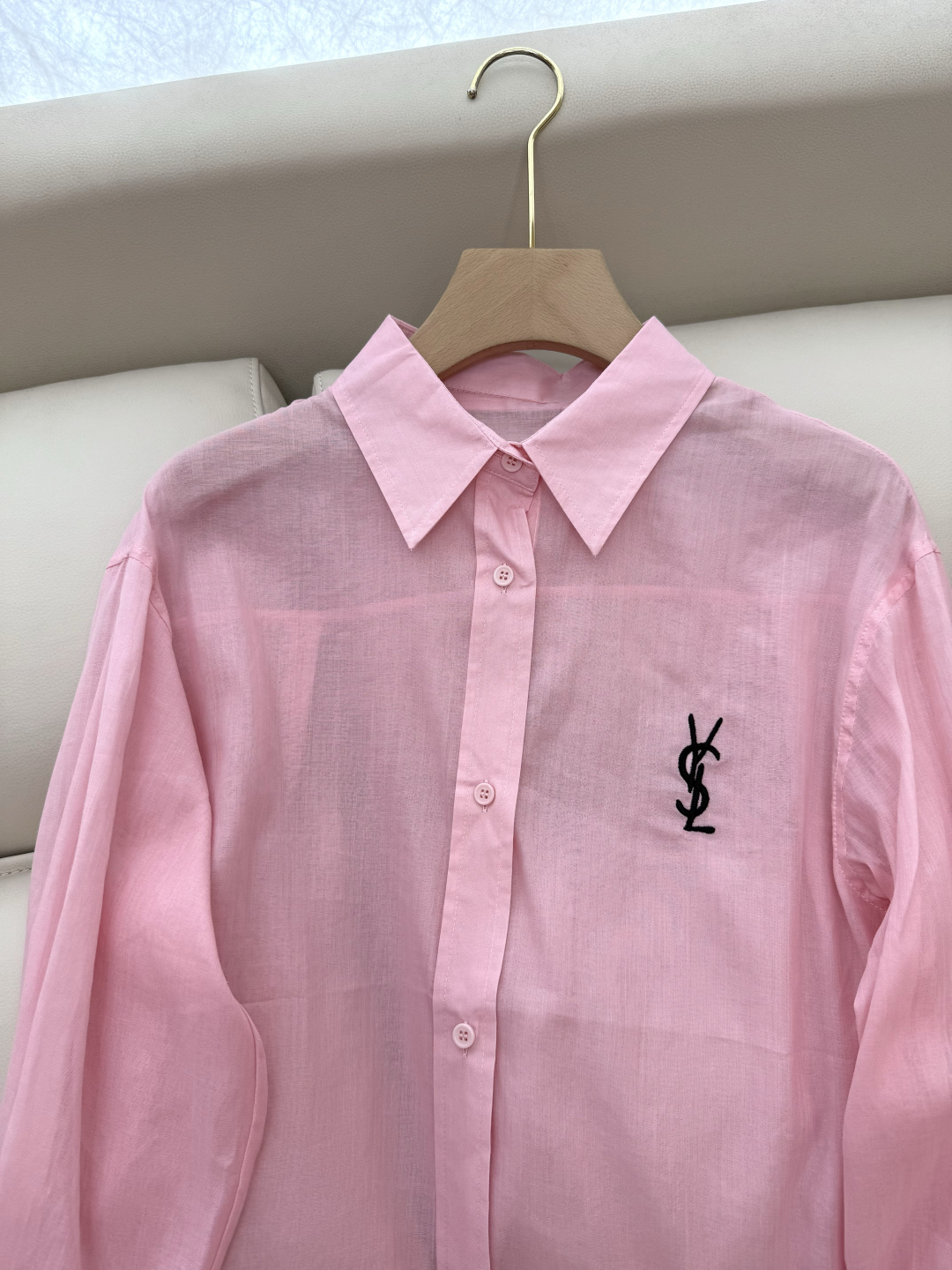 CY056#新款衬衫。
YSL 字母绣花 长袖防晒100% 苎麻长袖衬衫 四色 SML