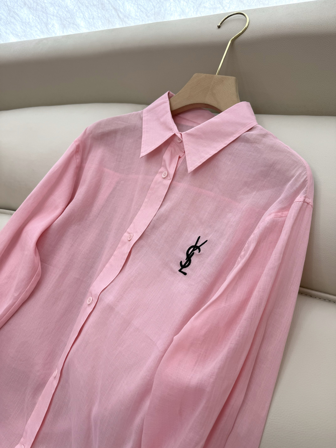 CY056#新款衬衫。
YSL 字母绣花 长袖防晒100% 苎麻长袖衬衫 四色 SML