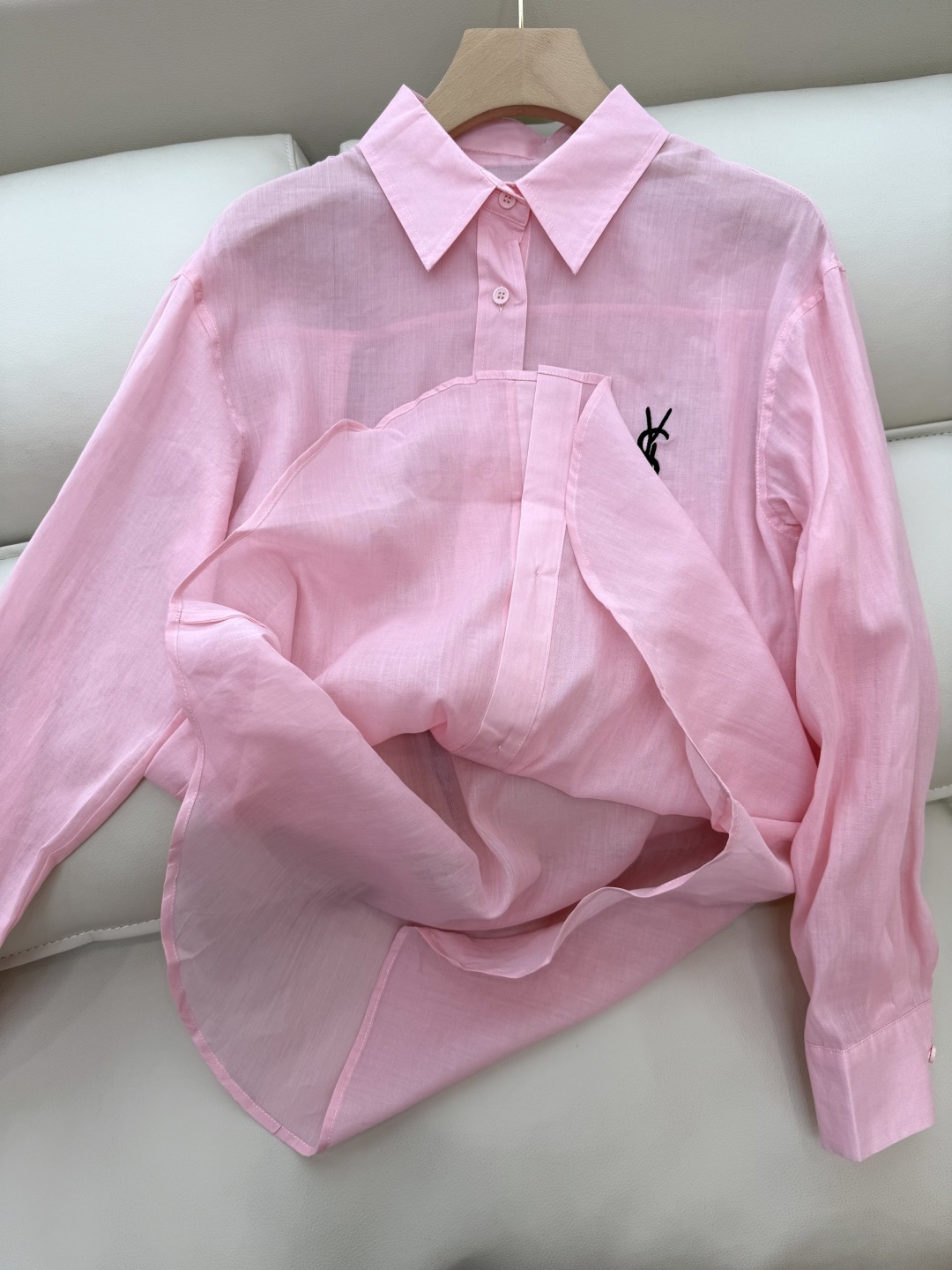 CY056#新款衬衫。
YSL 字母绣花 长袖防晒100% 苎麻长袖衬衫 四色 SML
