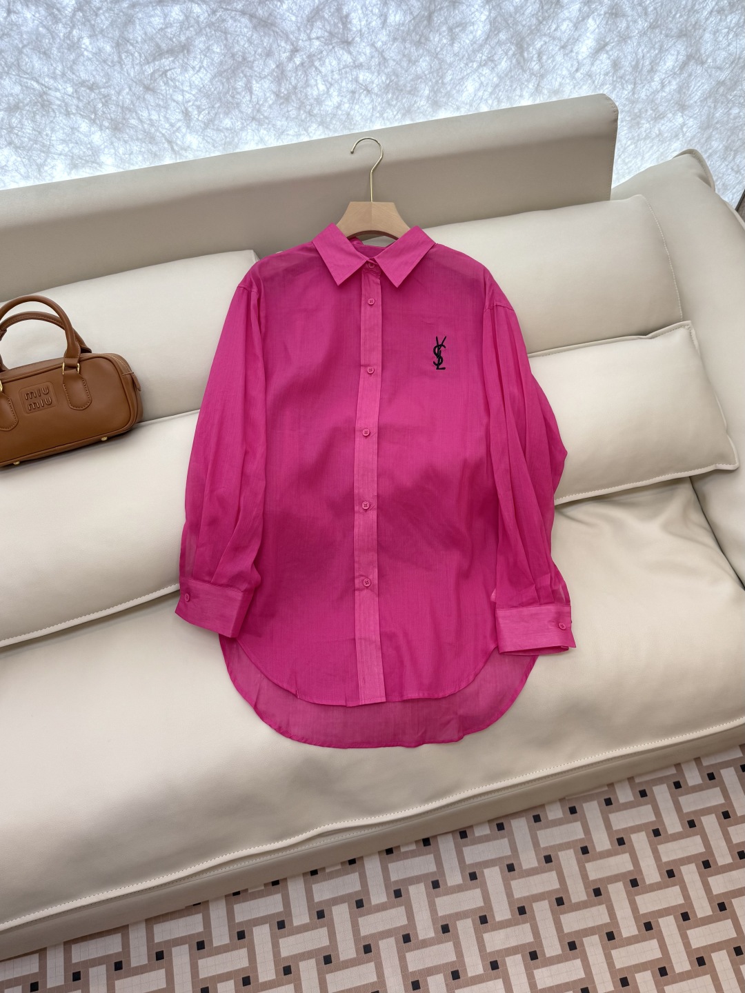 CY056#新款衬衫。
YSL 字母绣花 长袖防晒100% 苎麻长袖衬衫 四色 SML