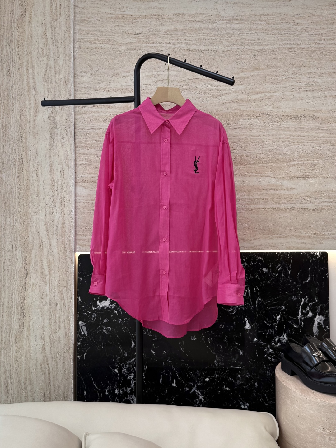 CY056#新款衬衫。
YSL 字母绣花 长袖防晒100% 苎麻长袖衬衫 四色 SML