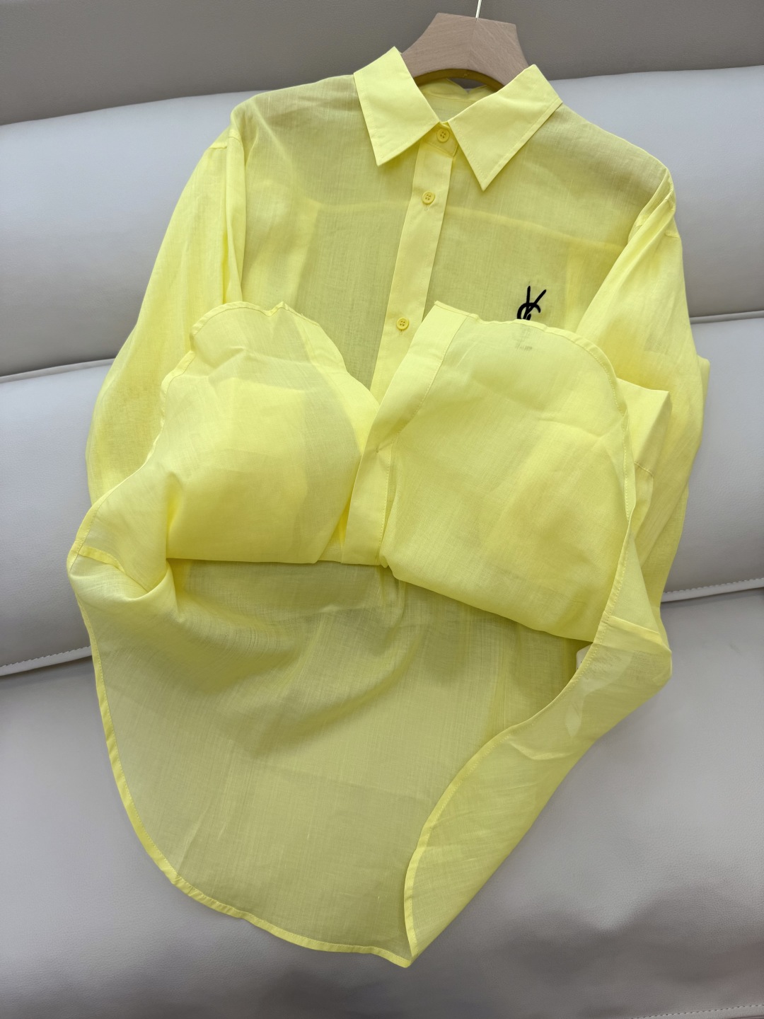 CY056#新款衬衫。
YSL 字母绣花 长袖防晒100% 苎麻长袖衬衫 四色 SML