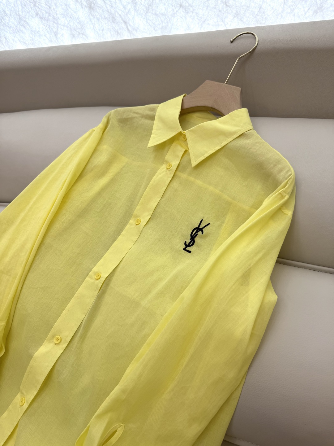 CY056#新款衬衫。
YSL 字母绣花 长袖防晒100% 苎麻长袖衬衫 四色 SML