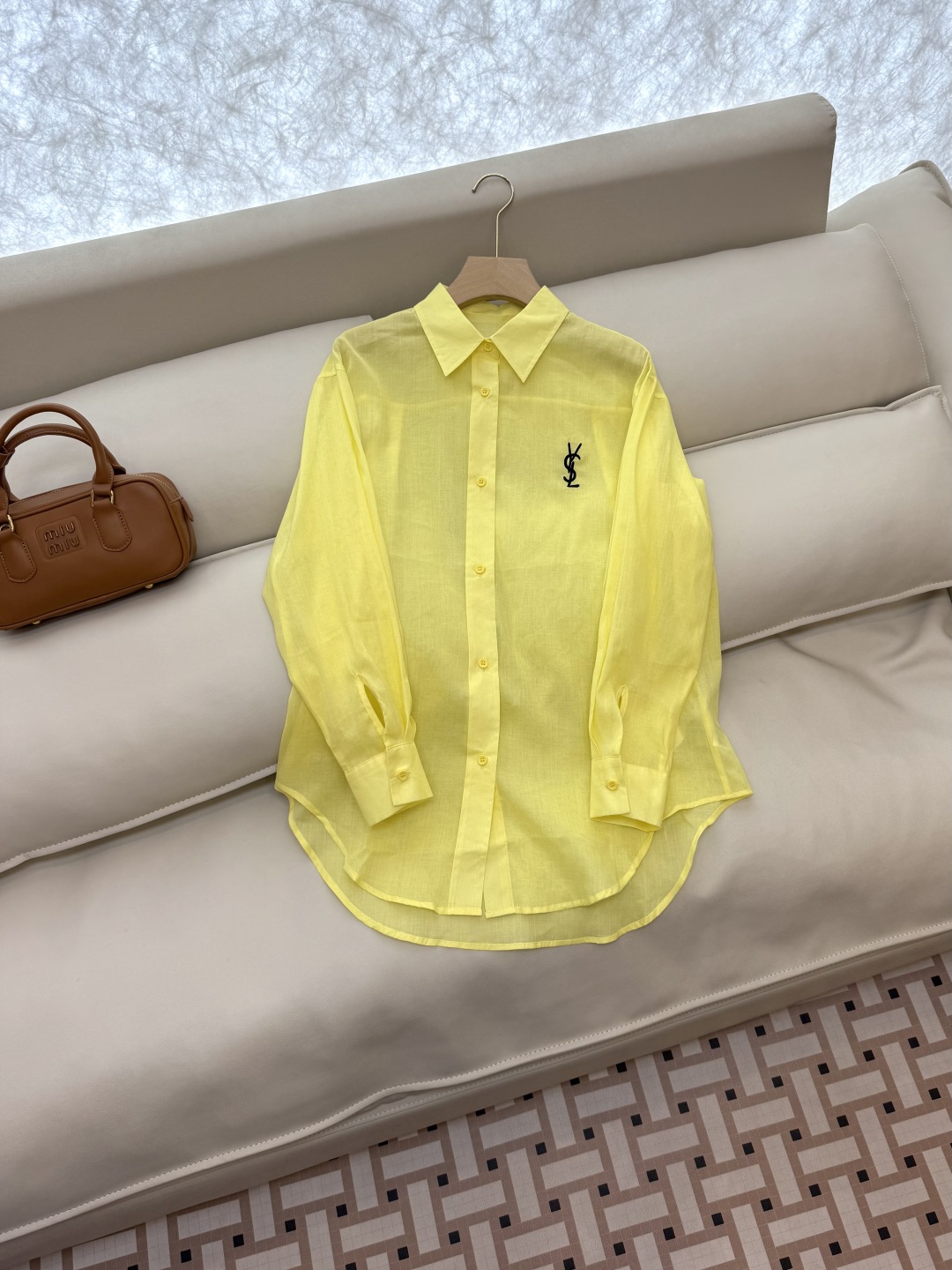 CY056#新款衬衫。
YSL 字母绣花 长袖防晒100% 苎麻长袖衬衫 四色 SML