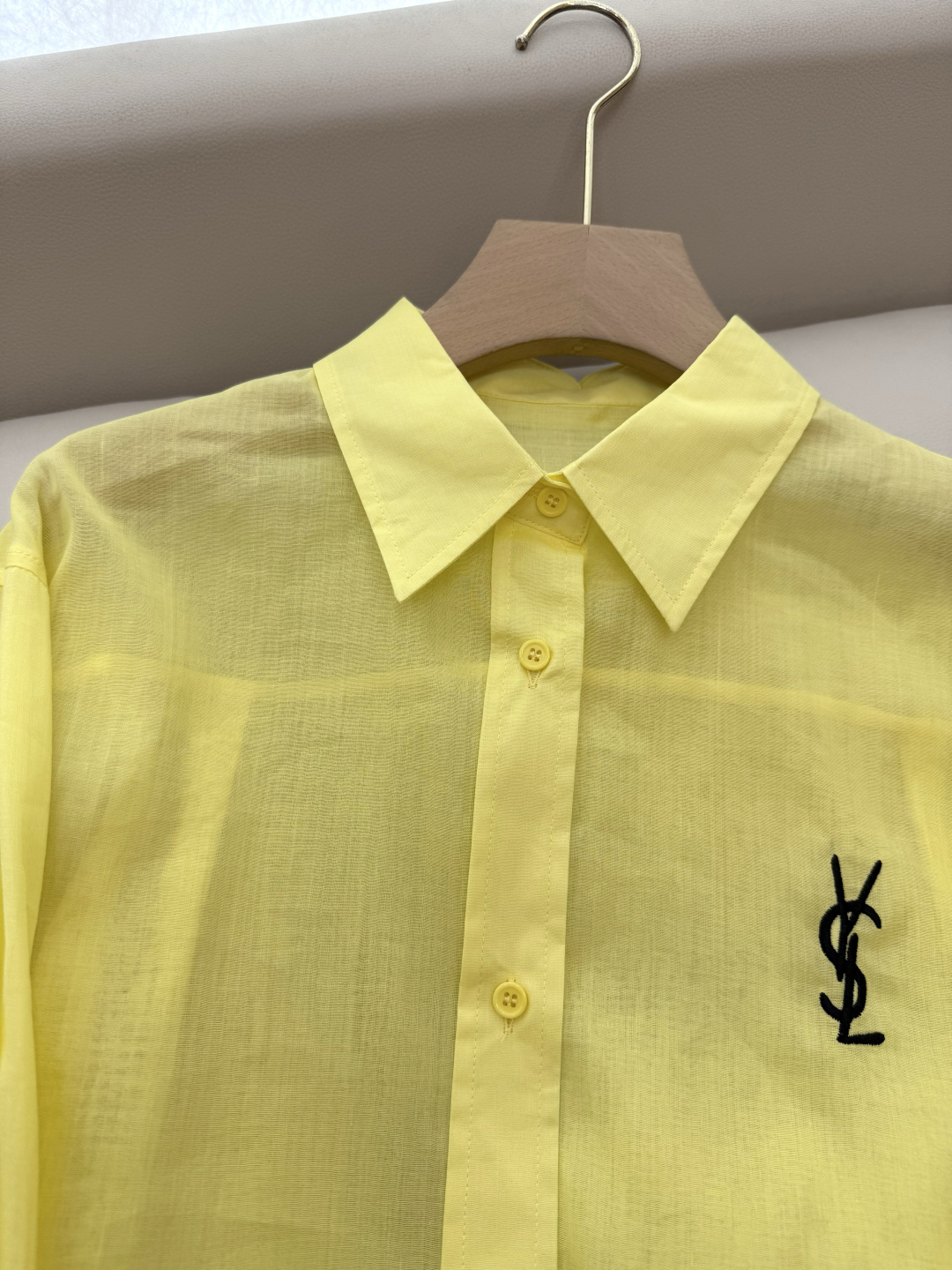 CY056#新款衬衫。
YSL 字母绣花 长袖防晒100% 苎麻长袖衬衫 四色 SML