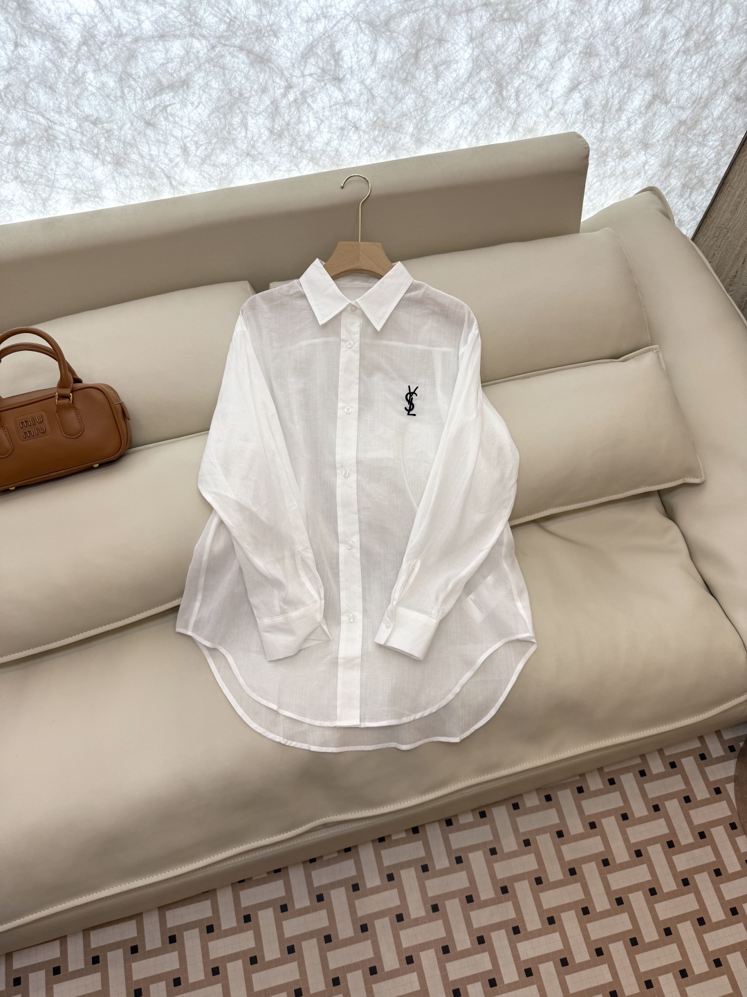 CY056#新款衬衫。
YSL 字母绣花 长袖防晒100% 苎麻长袖衬衫 四色 SML
