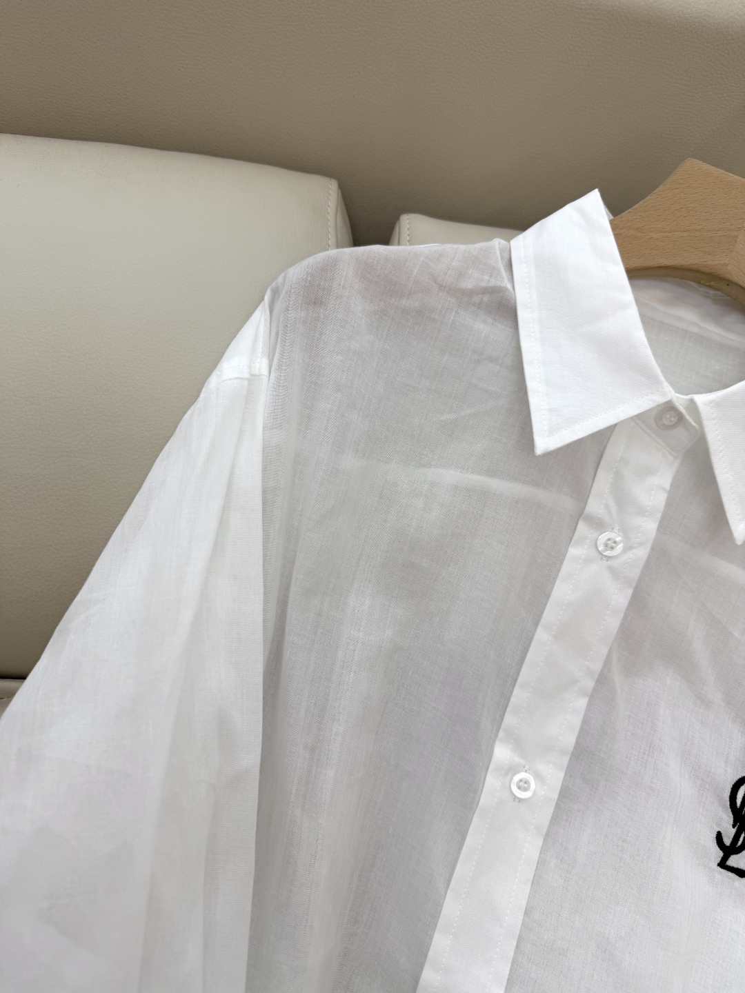 CY056#新款衬衫。
YSL 字母绣花 长袖防晒100% 苎麻长袖衬衫 四色 SML