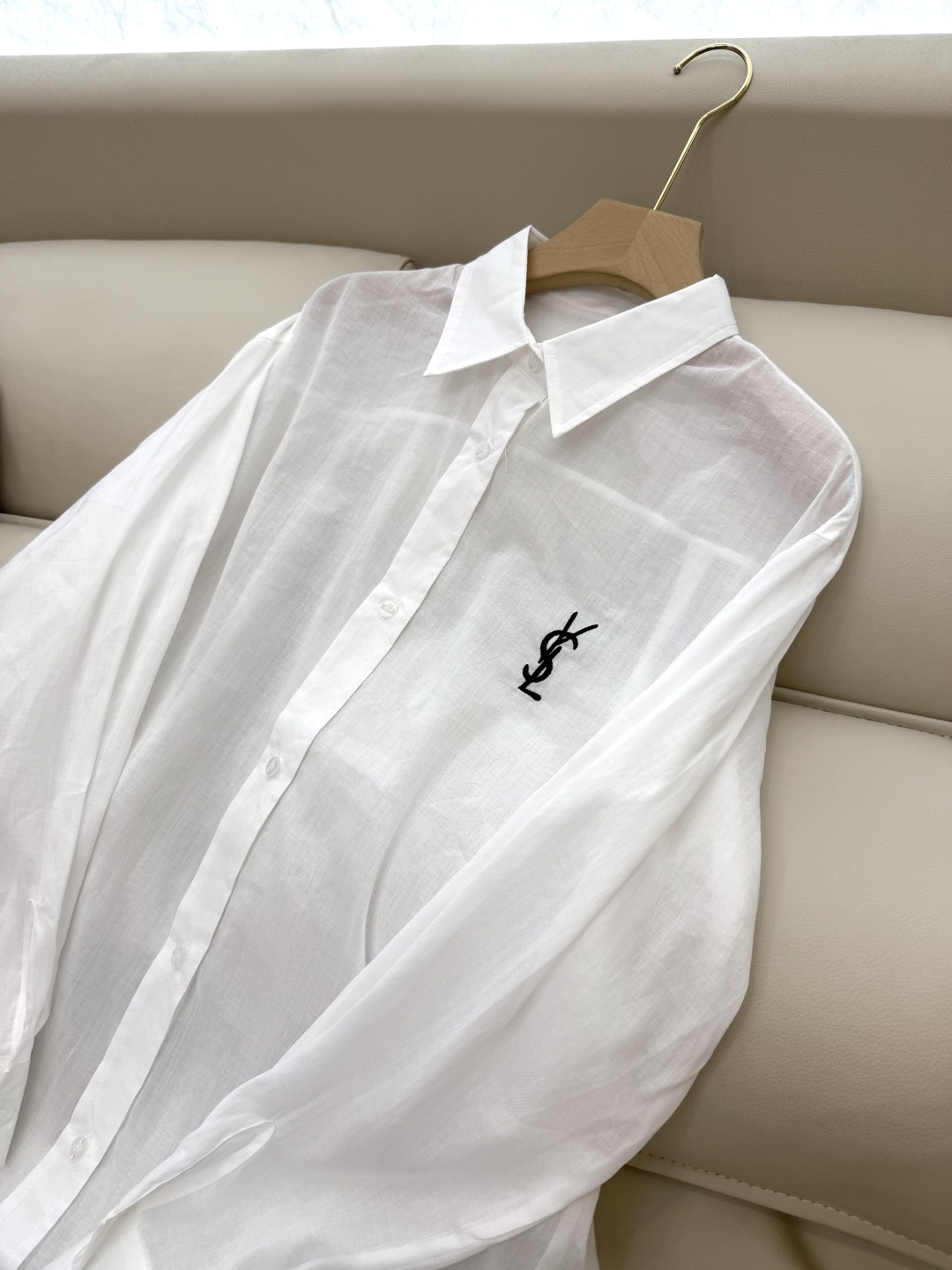 CY056#新款衬衫。
YSL 字母绣花 长袖防晒100% 苎麻长袖衬衫 四色 SML