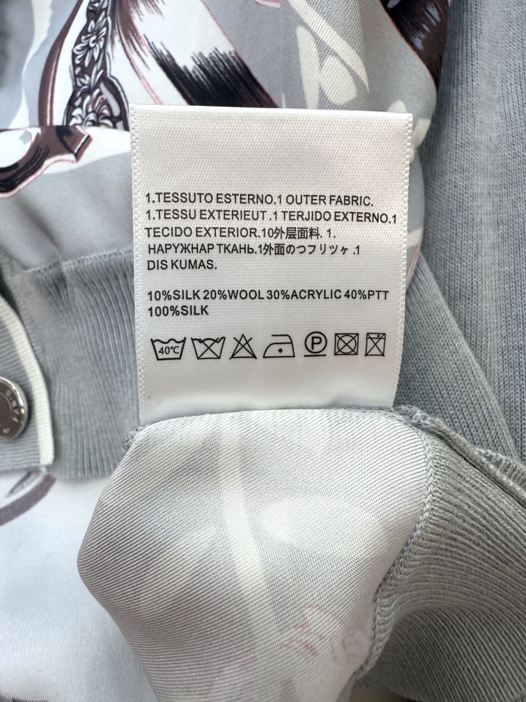 H#新款羊毛针织。
H家定位真丝印花 开衫外套 羊毛针织衫 红色 灰色 S-XL 