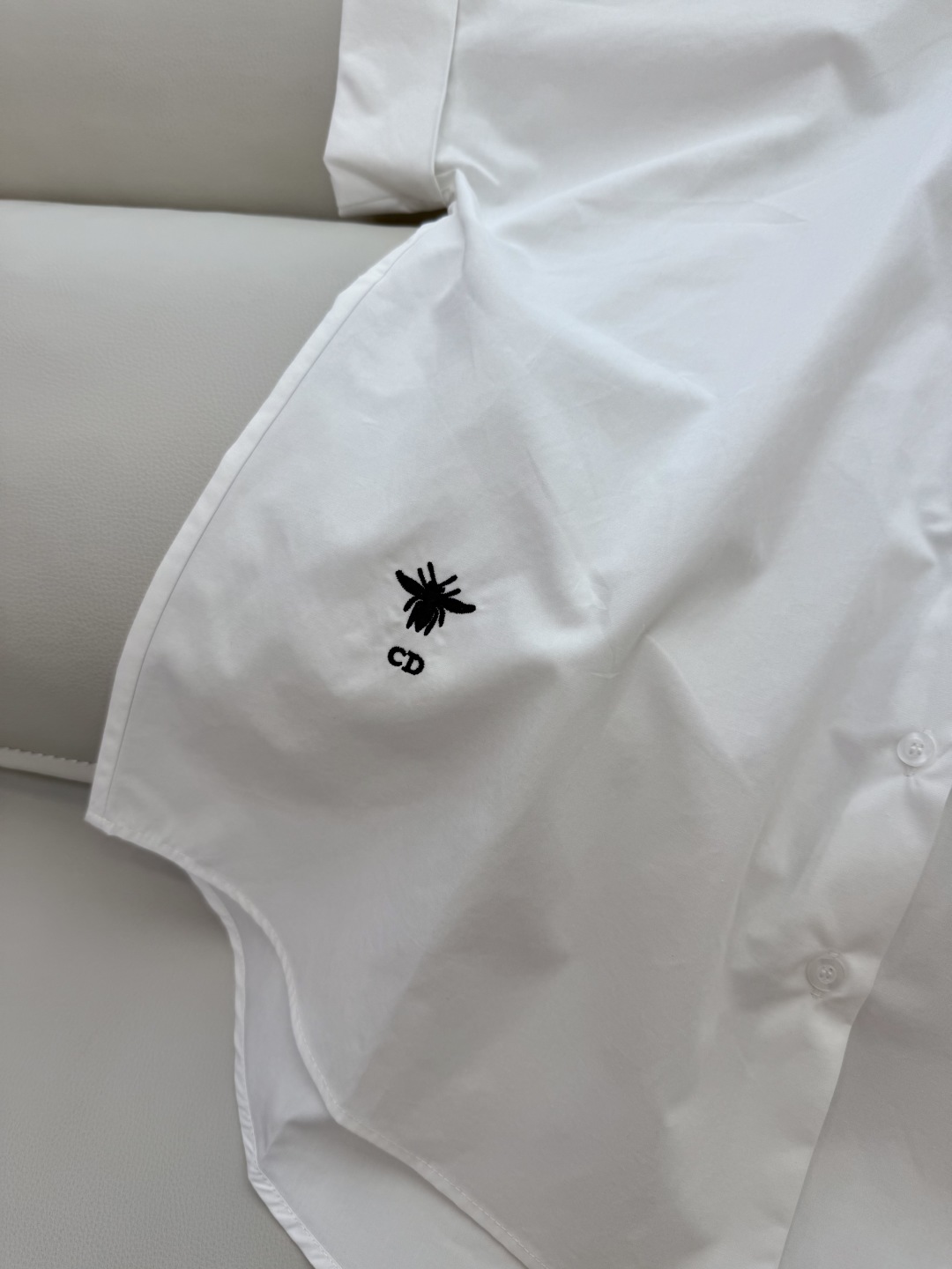 CY058#新款衬衫。
Dior 小蜜蜂刺绣 短袖衬衫 白SML
