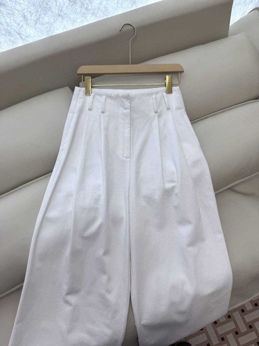 LZ24072#新款裤子。
BC 白色 直筒 显瘦 裤子 SML