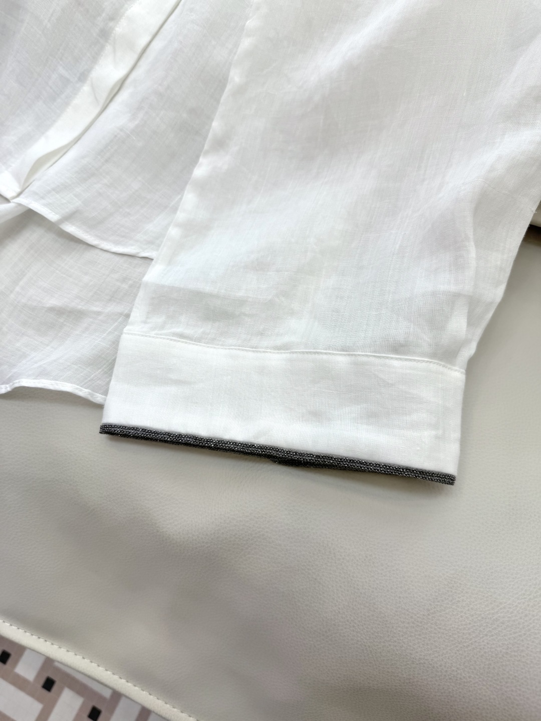 LZ25048#新款衬衫。
BC 100% 苎麻 长袖链条装饰衬衫 白色 SML