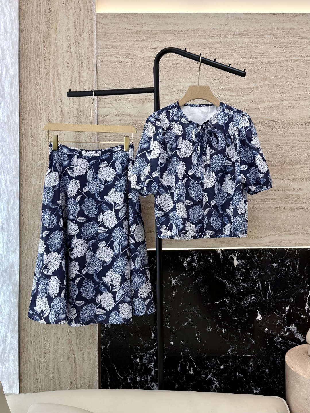 NO:429241,YJT011# Set Zhihe Hydrangea Printed Cotton Short Sleeve Cotton Printed Shirt Skirt Set 36/38/40/42,,skirts,shirts,T-shirt,alexander wang19860909YJT011#套装 之禾 绣球花印花棉 短袖 棉布印花衬衫半裙 套装 36/38/40/42,,skirts,shirts,T-shirt,alexander wang,Women's clothing