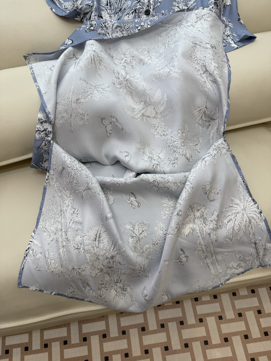 BS0926#新款连衣裙。
Dior 100% 斜纹真丝印花短袖连衣裙 蓝色 36/38/40/42