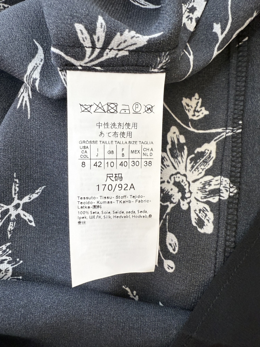 BS0916#新款连衣裙。
Max 100% 双绉真丝 印花无袖连衣裙 黑色 36/38/40/42