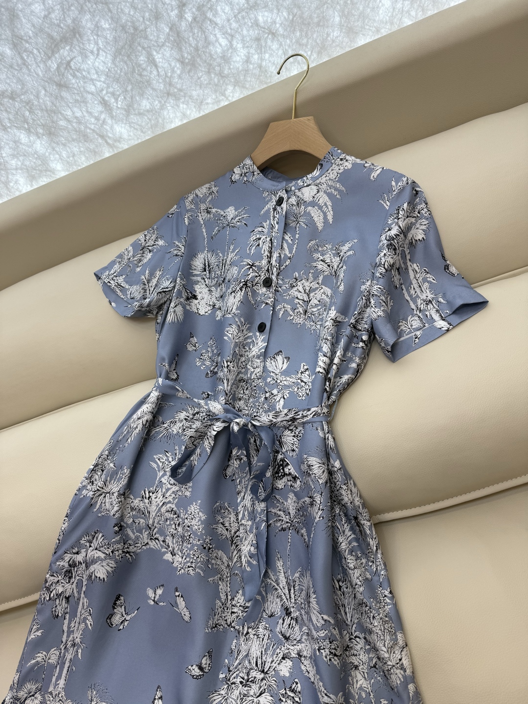 BS0926#新款连衣裙。
Dior 100% 斜纹真丝印花短袖连衣裙 蓝色 36/38/40/42