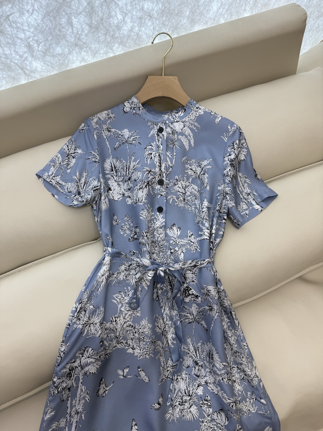 BS0926#新款连衣裙。
Dior 100% 斜纹真丝印花短袖连衣裙 蓝色 36/38/40/42