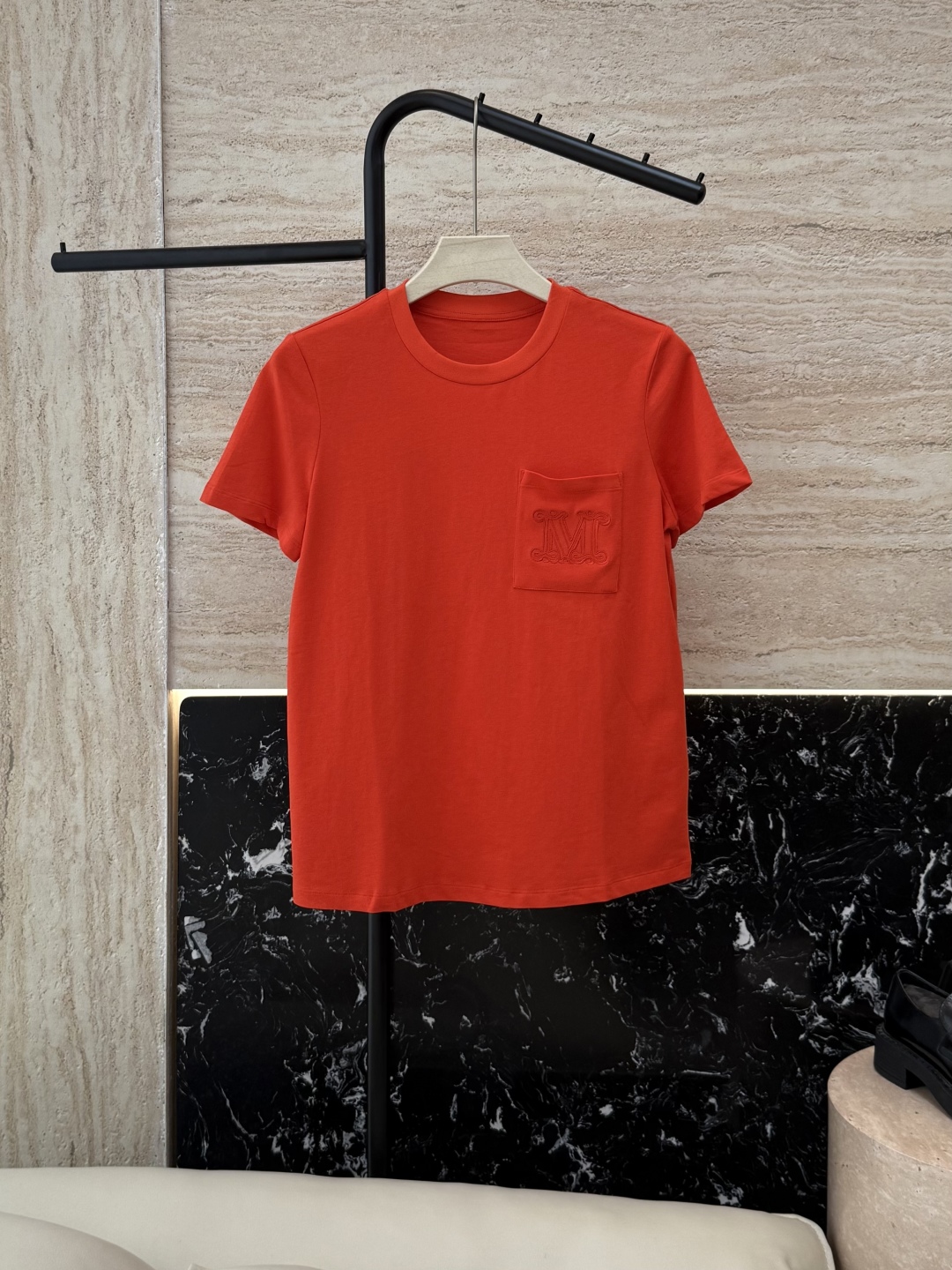 YJT014#特批160‼️
Max 字母绣花 极简风 短袖T恤 S/M/L/XL