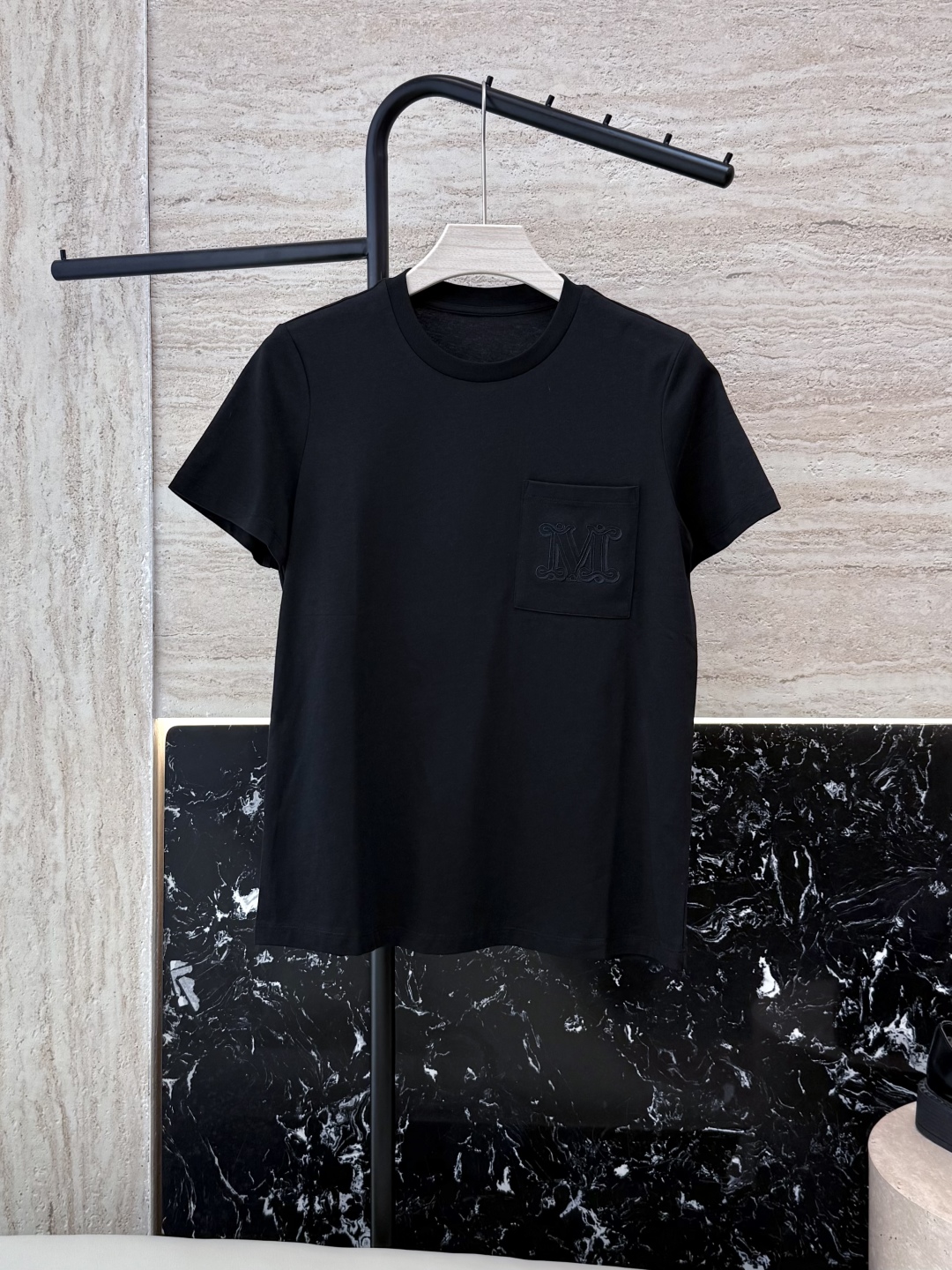 YJT014#特批160‼️
Max 字母绣花 极简风 短袖T恤 S/M/L/XL